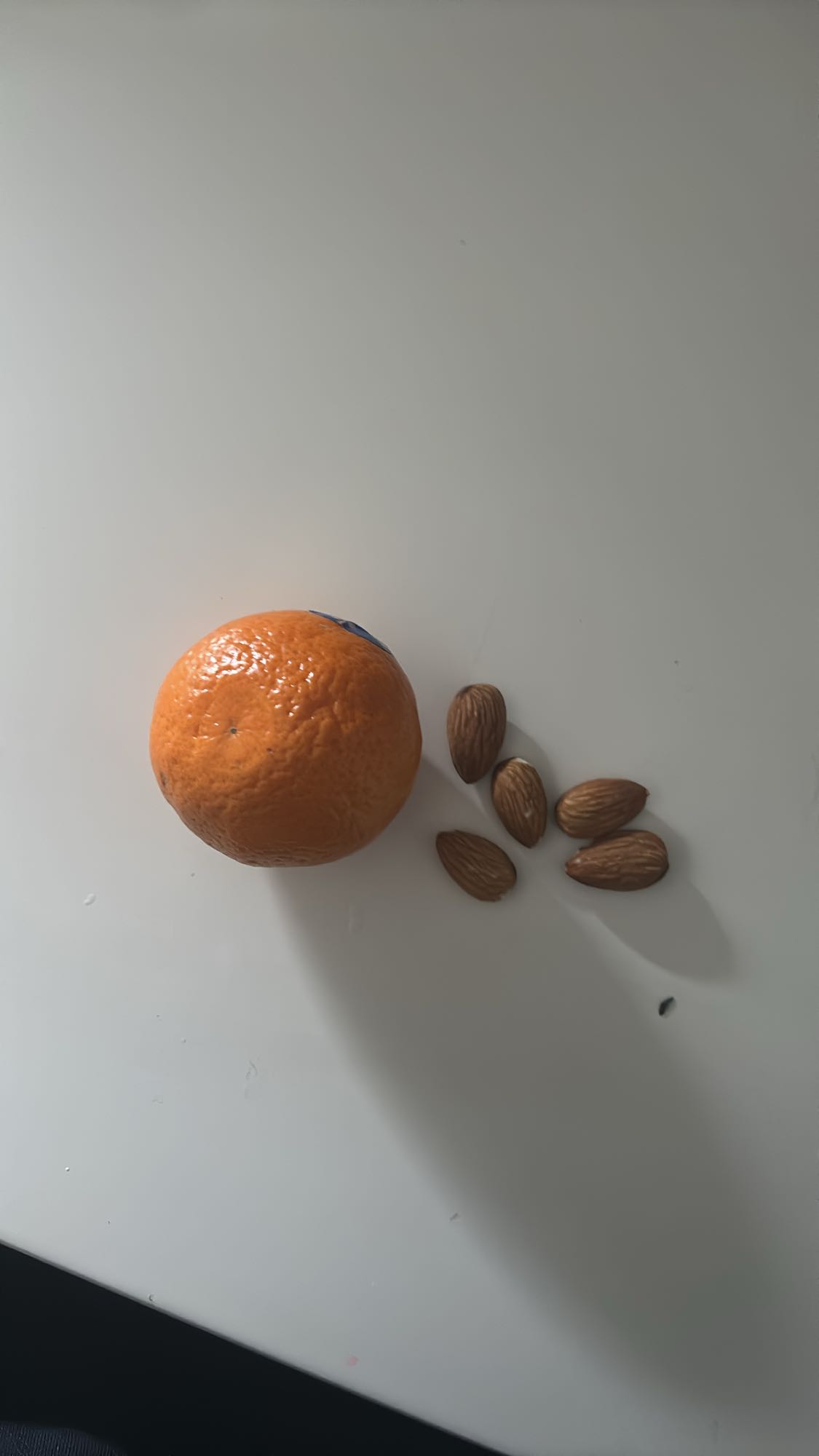 Mandarina con almendras