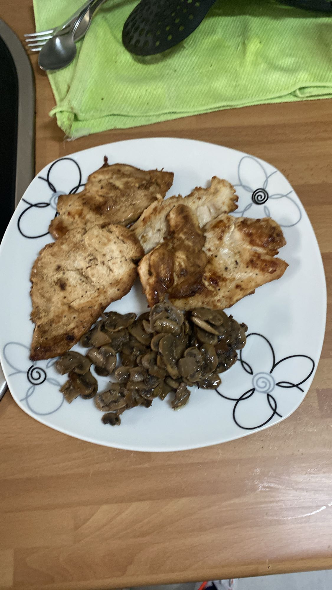 Pollo a la plancha con champiñones