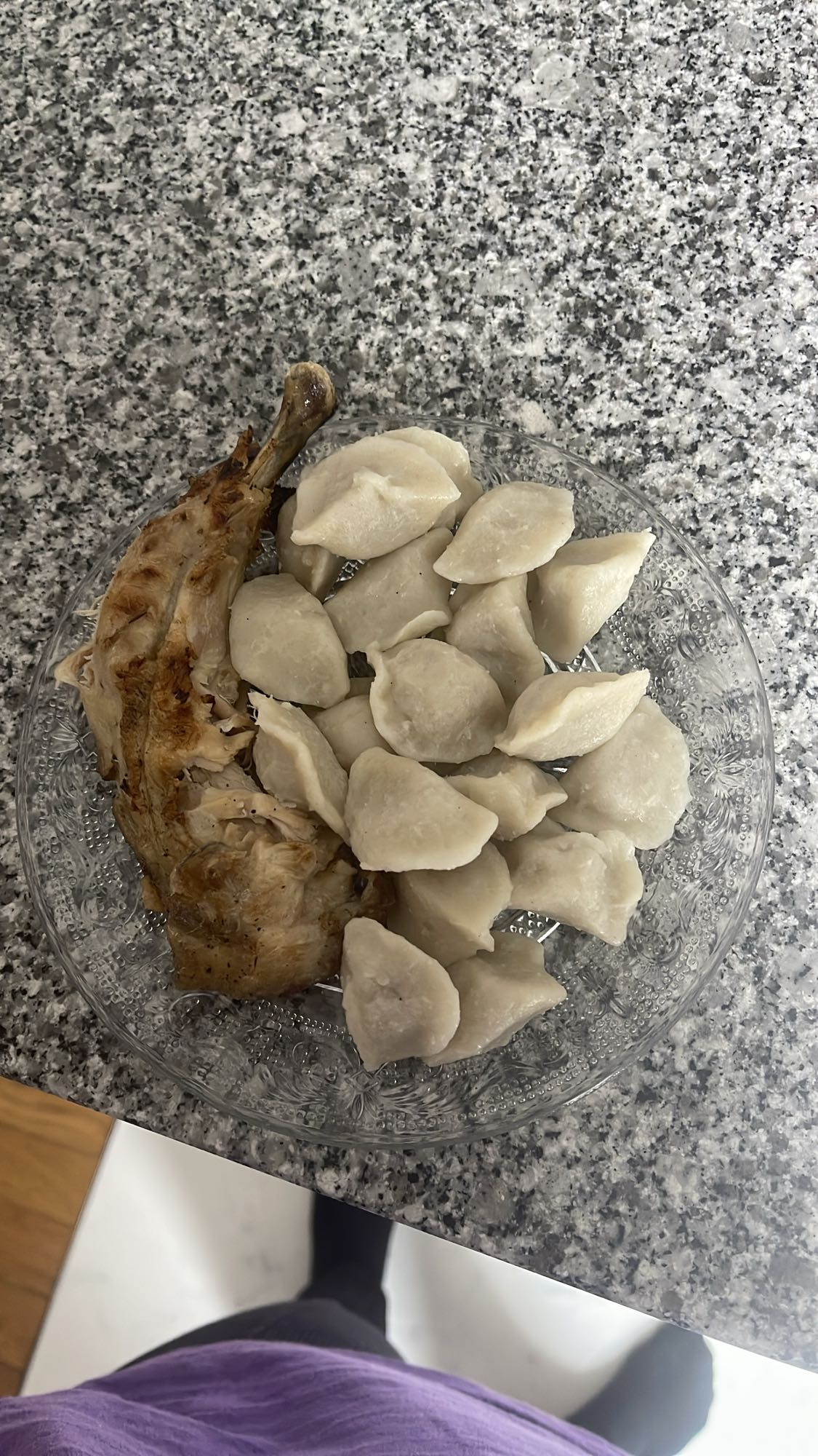 Pelmeni avec viande grillée