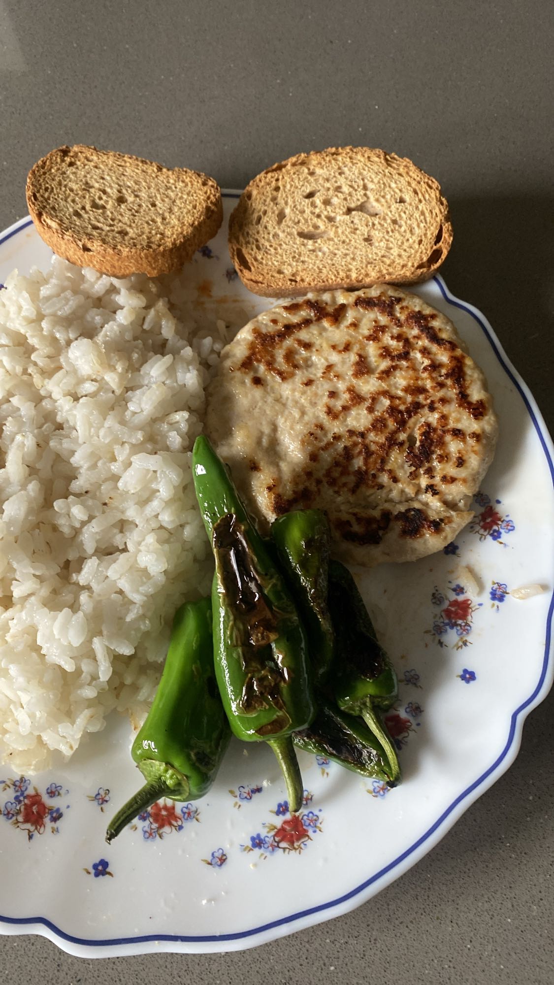 Hamburguesa con arroz