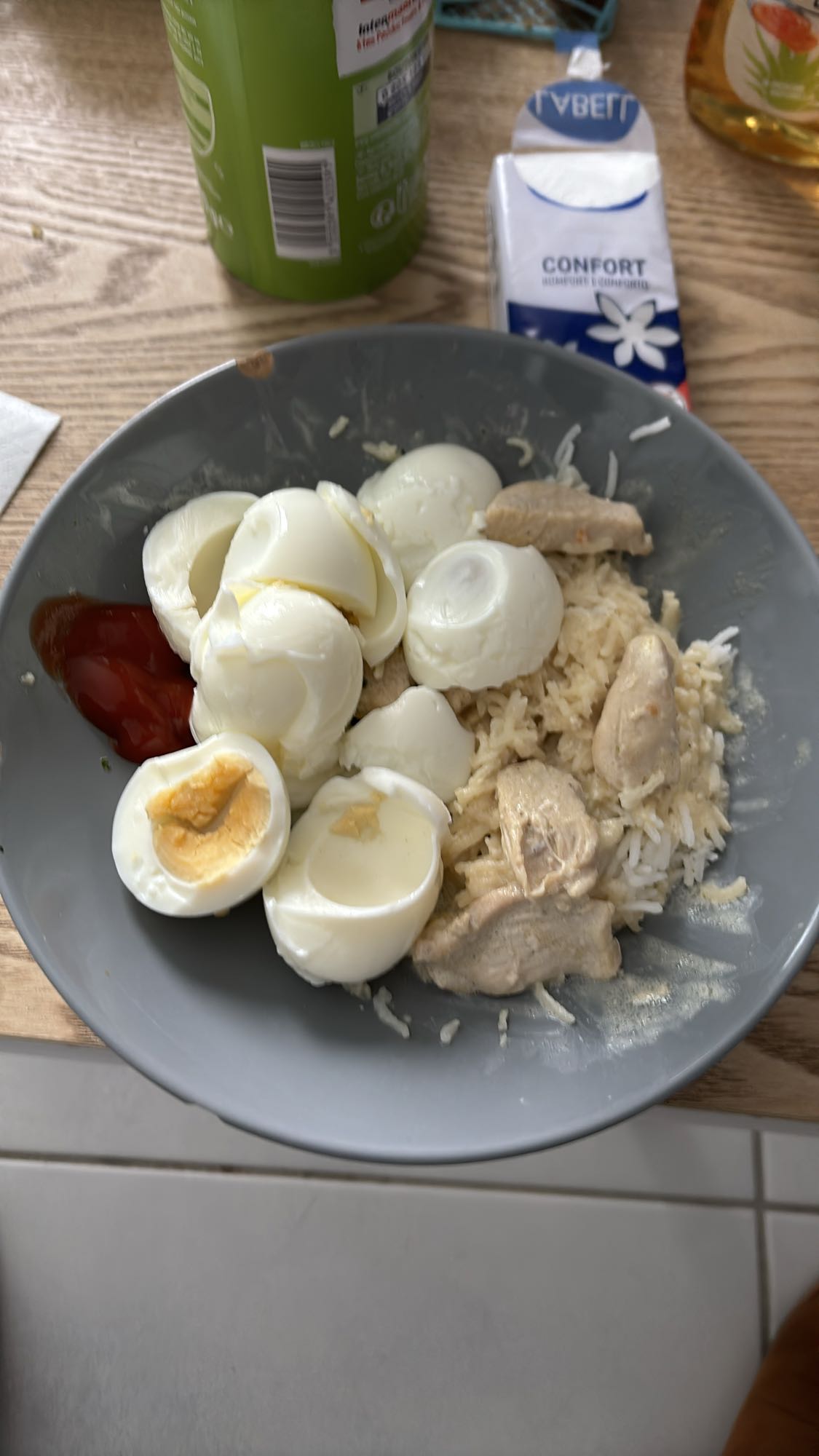 Poulet au riz et œufs