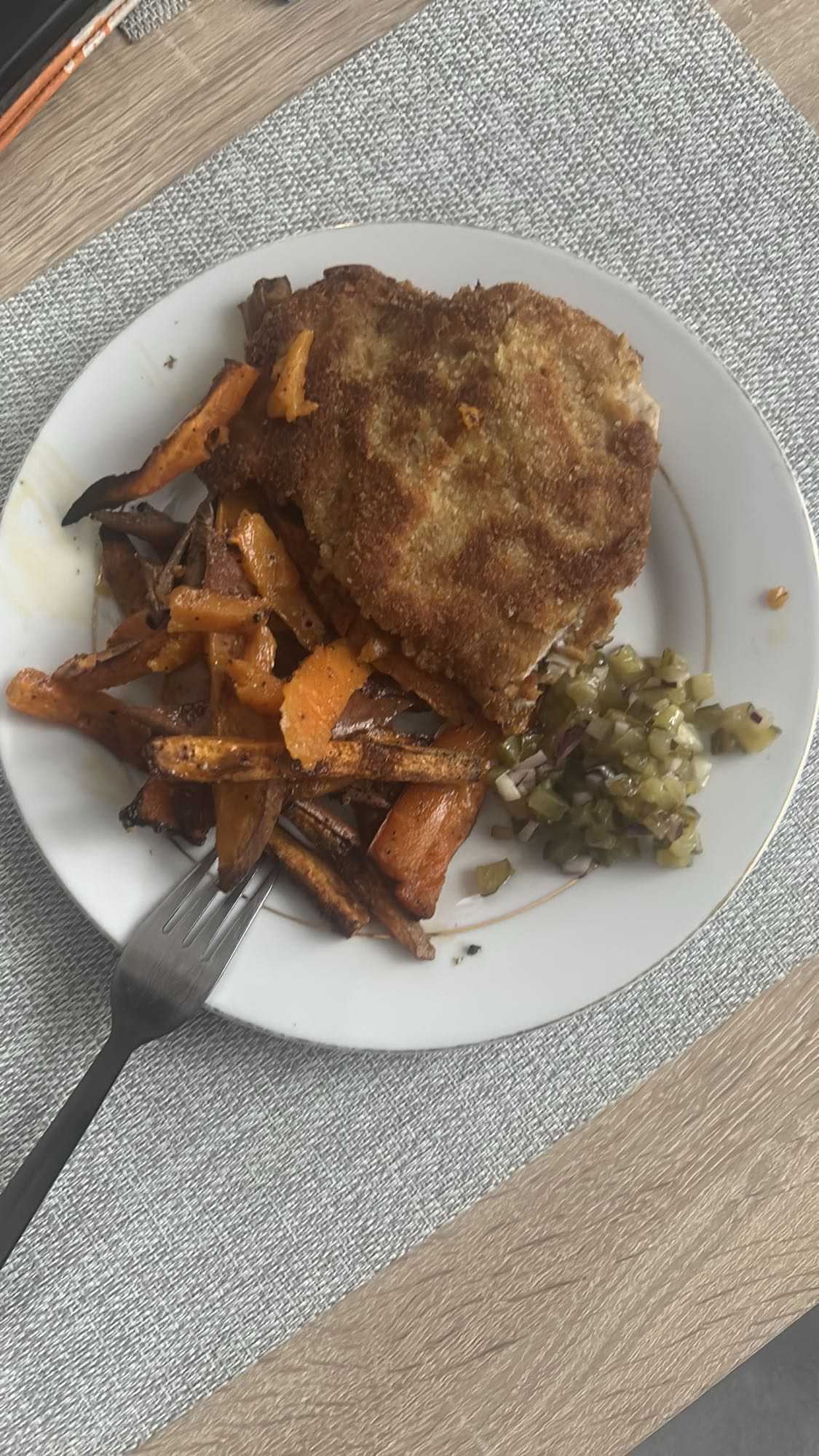 Kotlet schabowy z frytkami