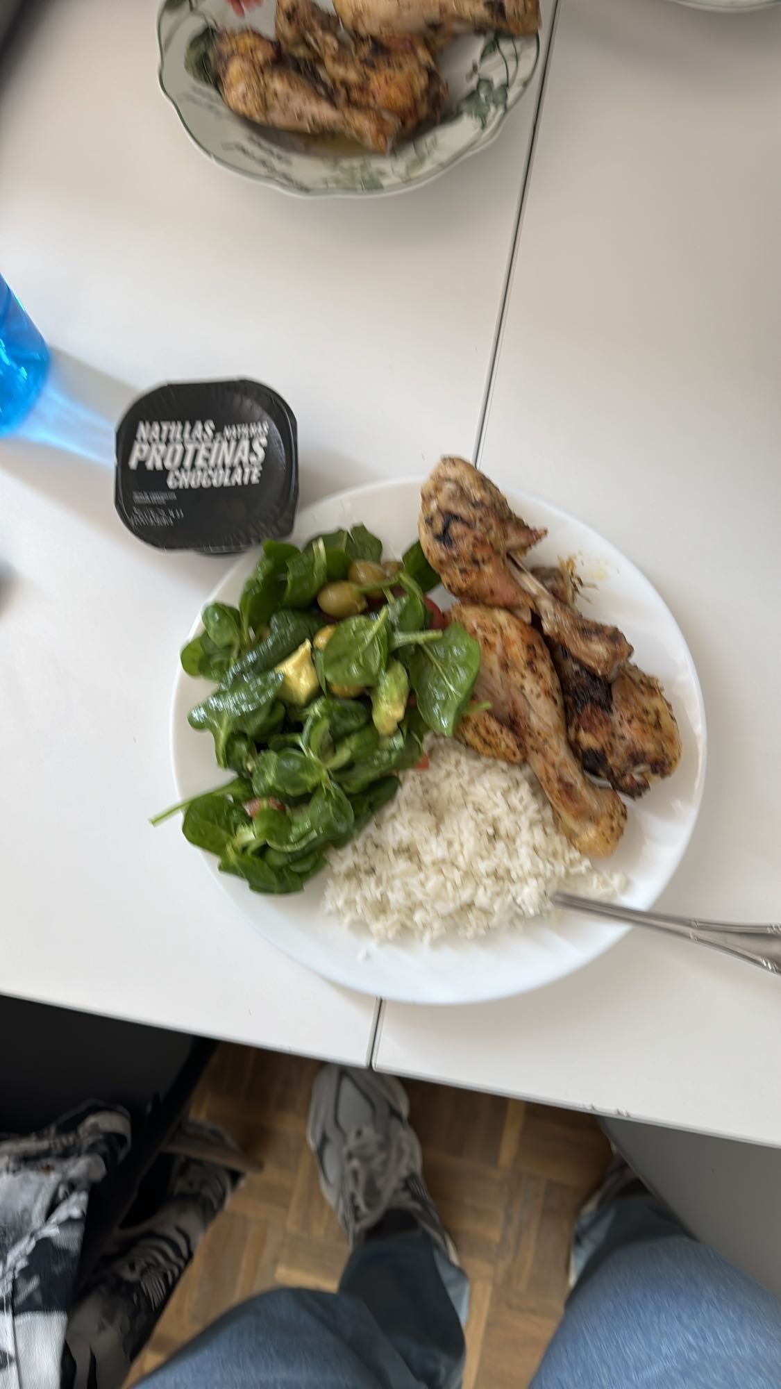 Pollo con arroz y ensalada