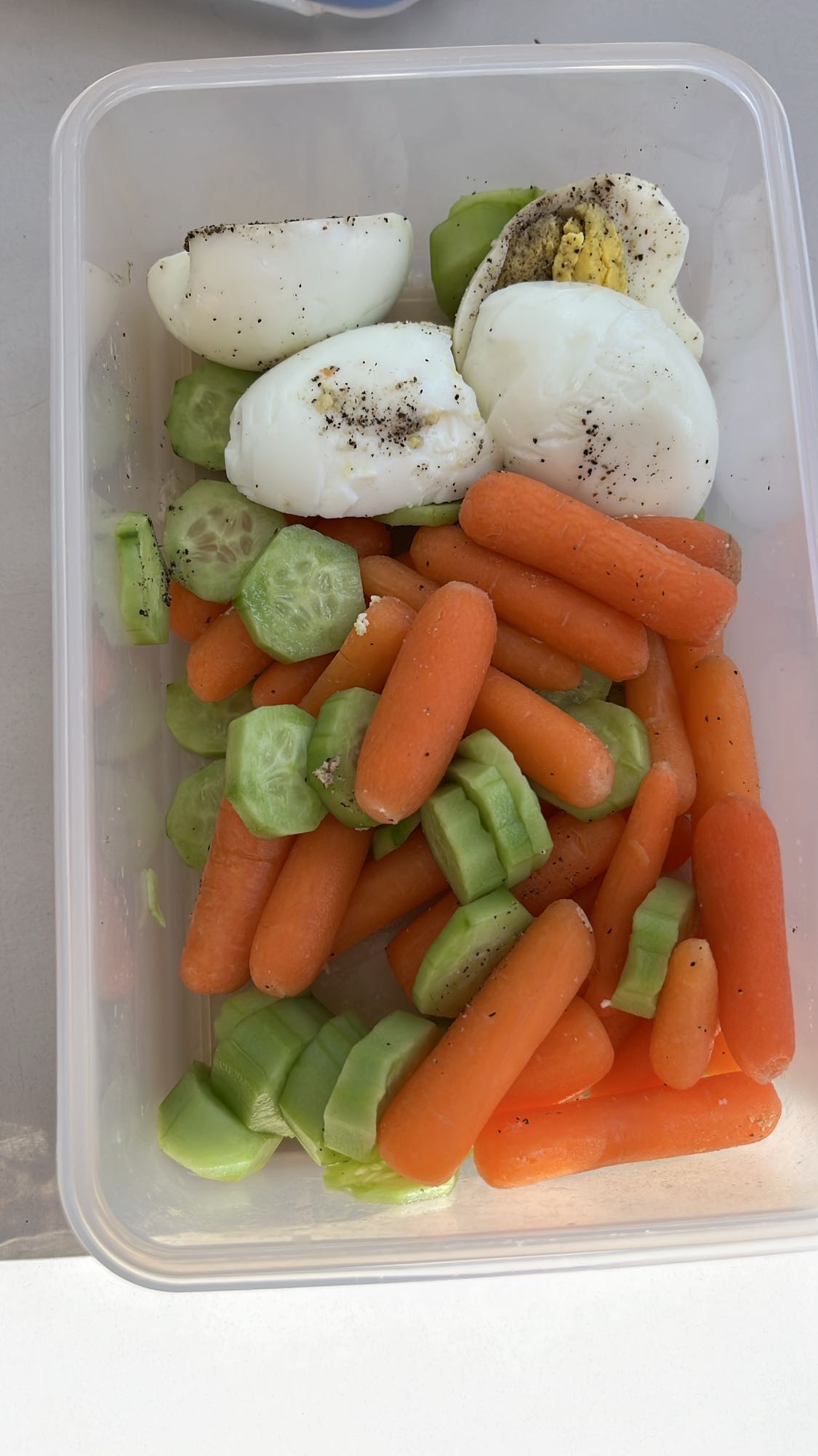 Œufs et légumes frais