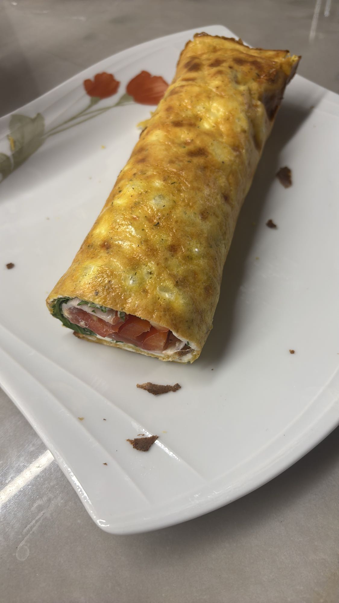 Omletowy wrap z łososiem