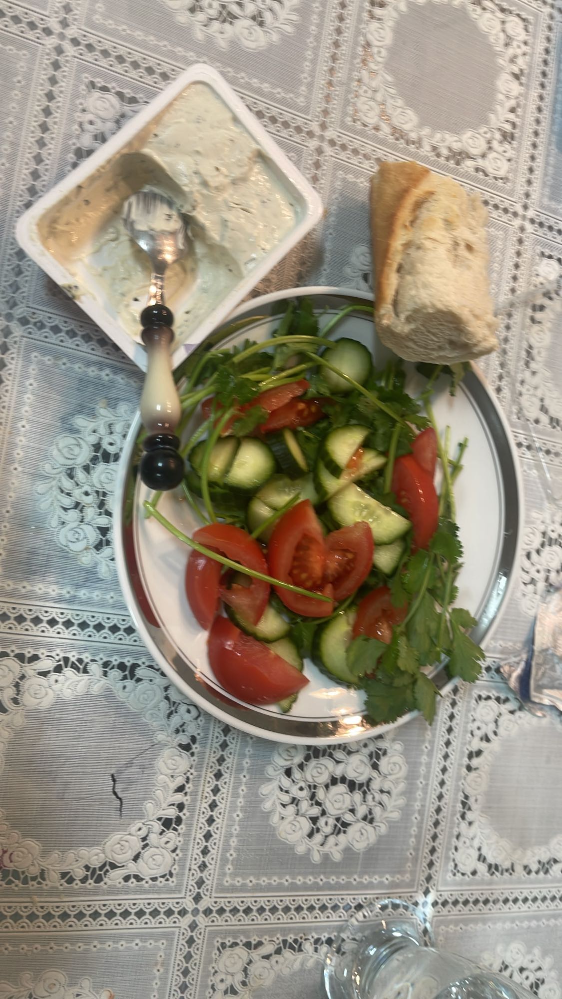 Grönsakssallad med bröd