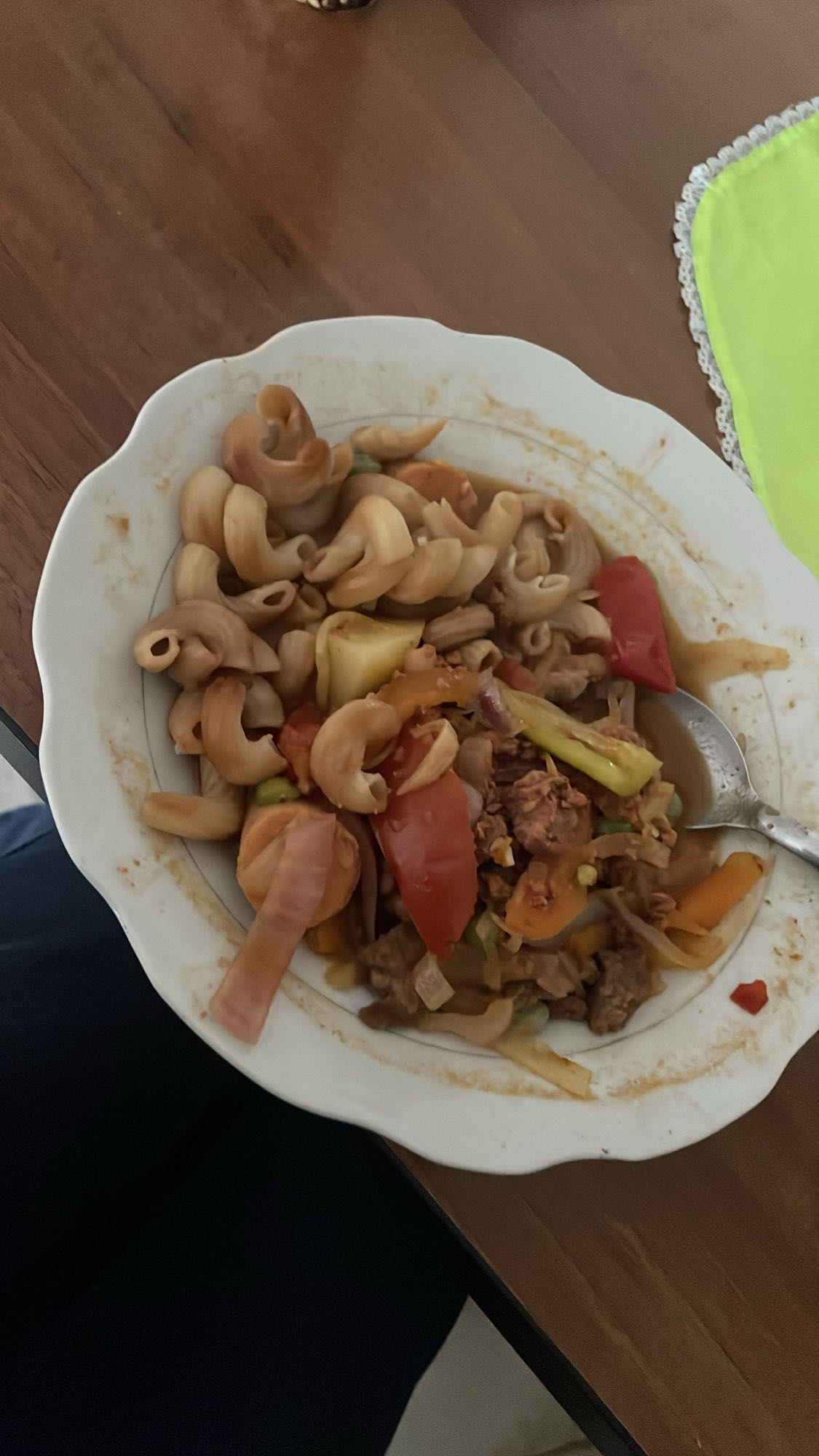 Pasta con carne y verduras