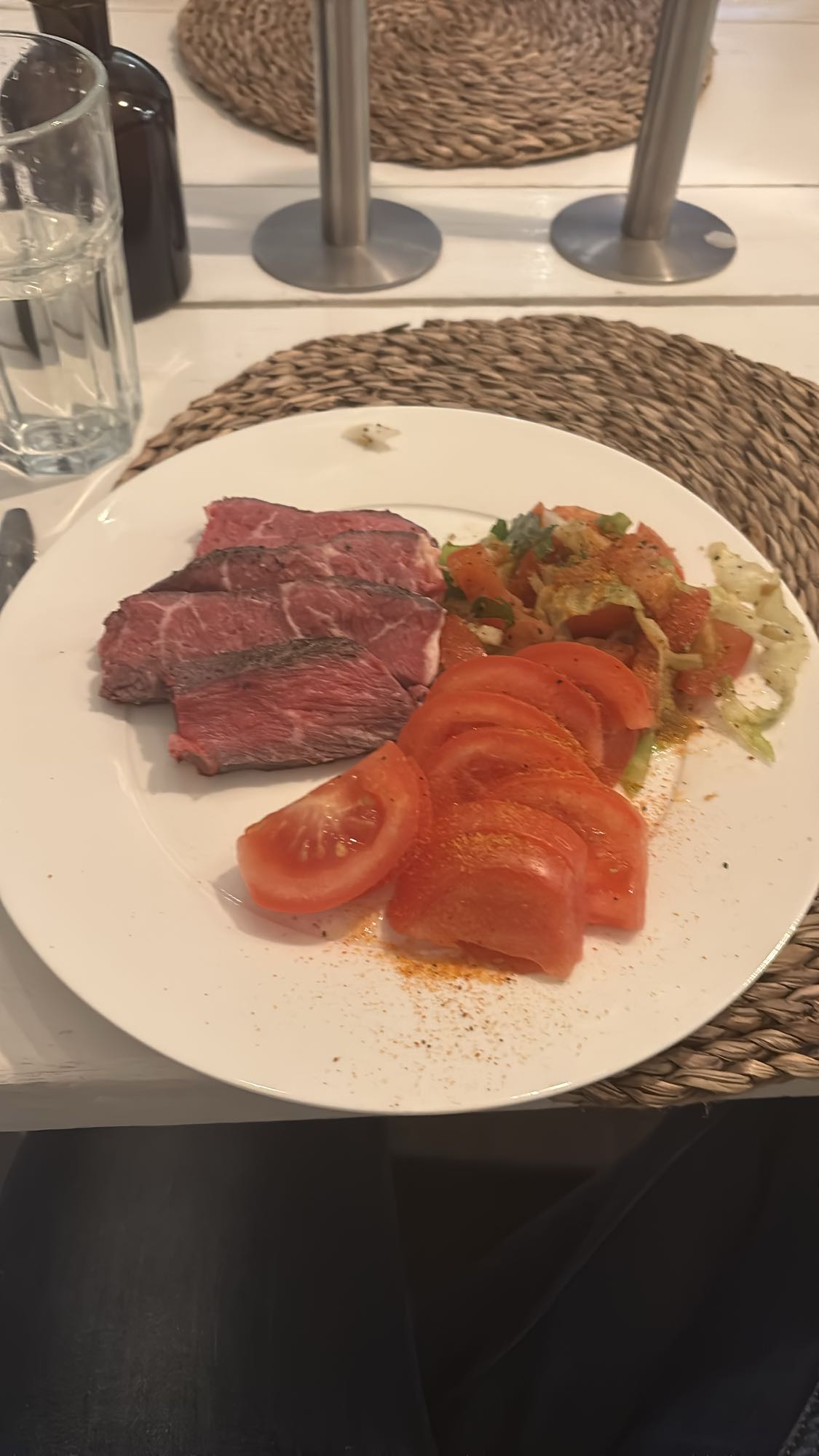 Biff med tomatsallad