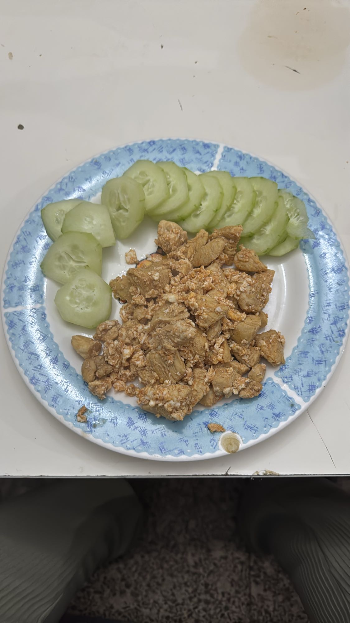 Pollo con huevo y pepino