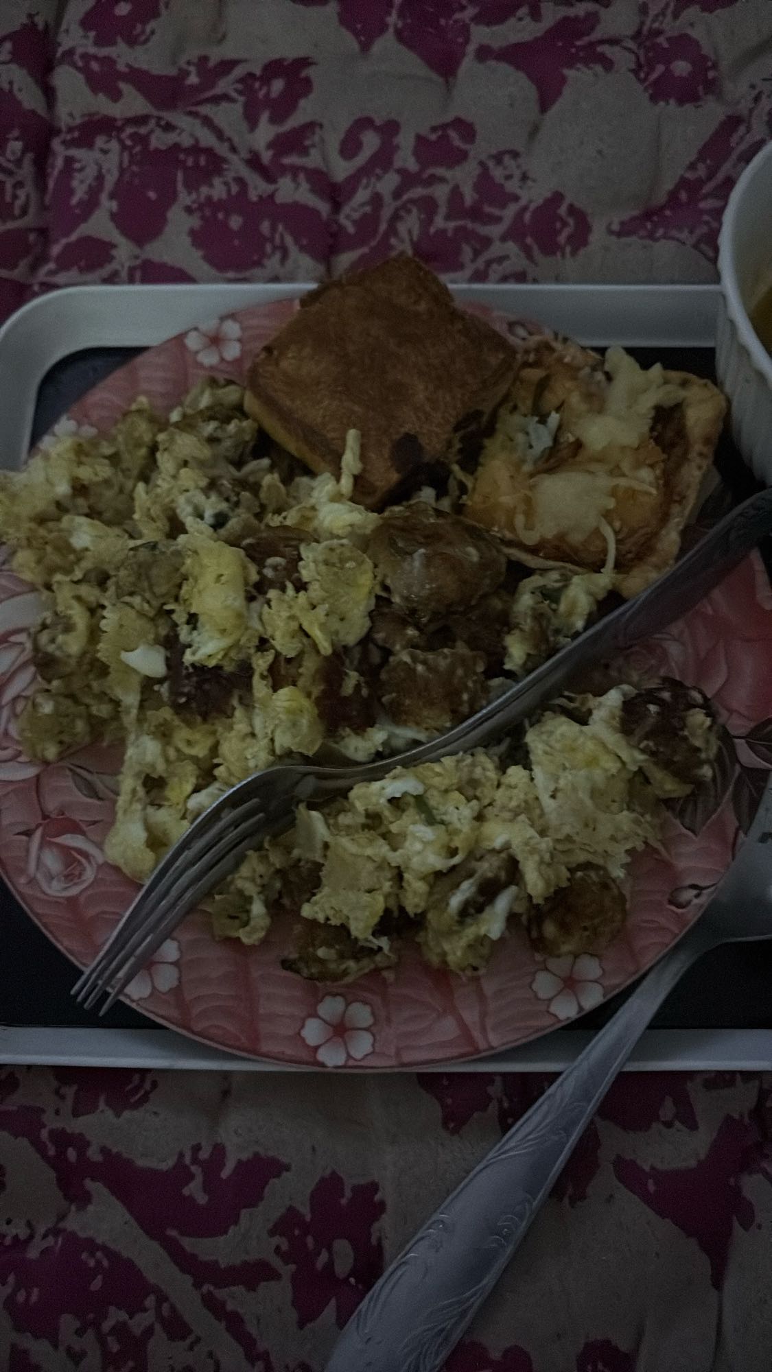 Scrambled Eggs with Toast