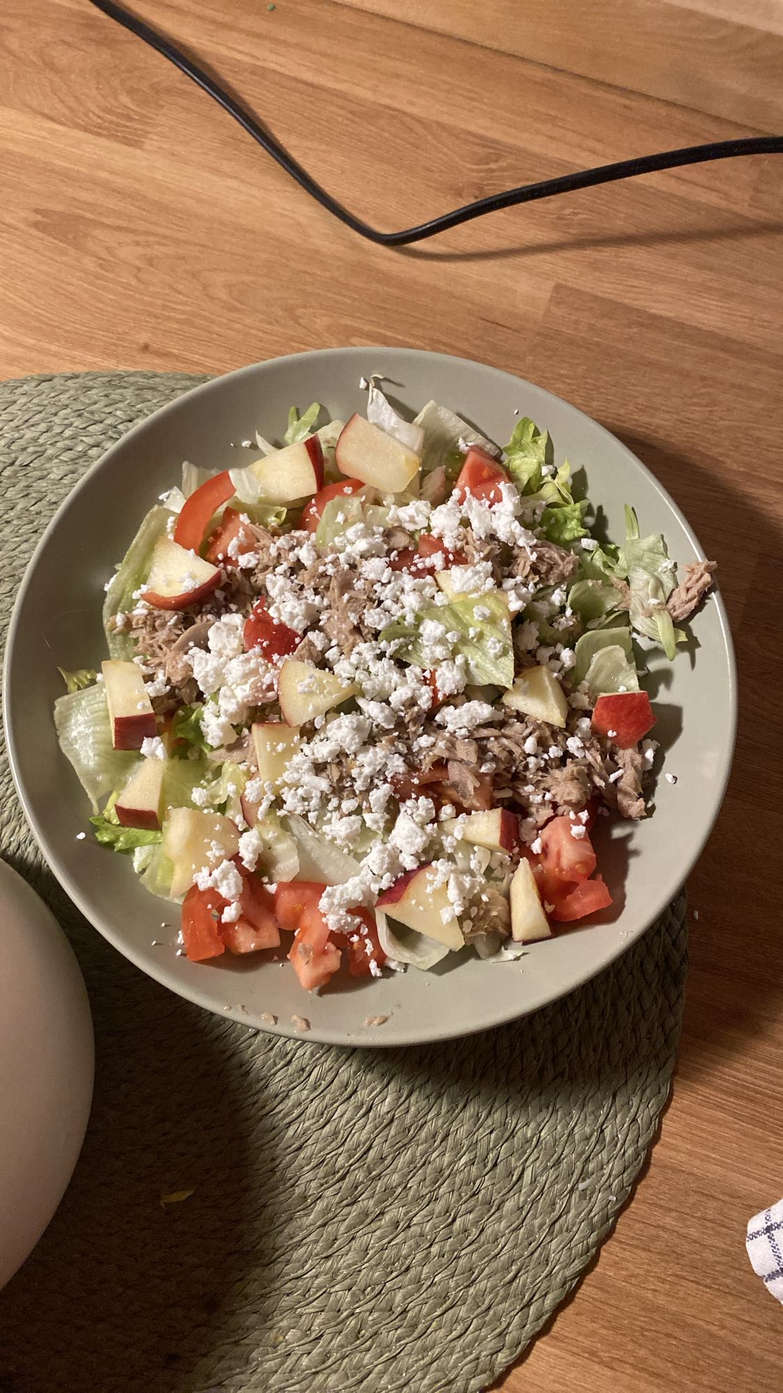 Ensalada de atún y queso