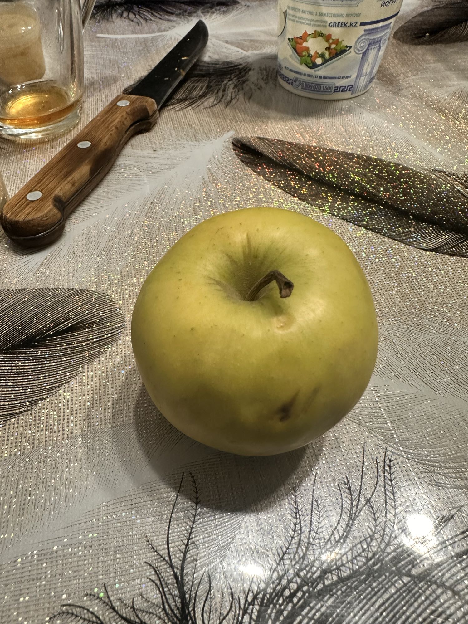 Зеленое яблоко