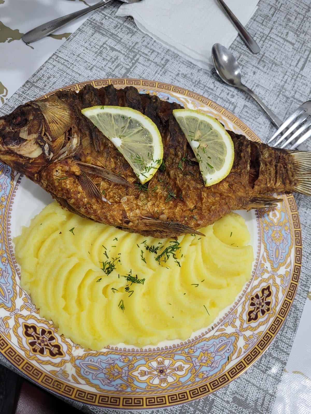 Жареная рыба с пюре