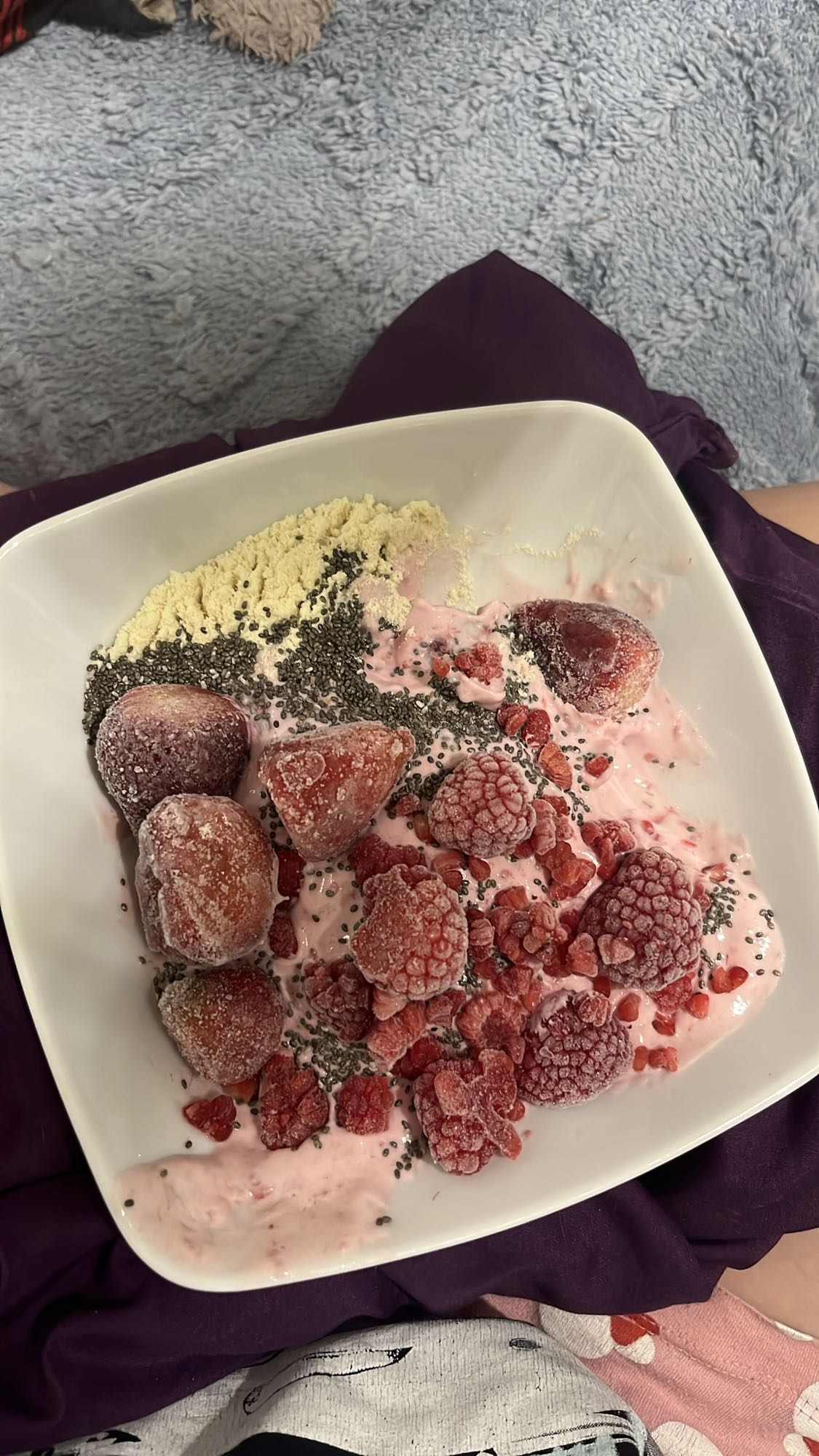 Jogurt z owocami i chia