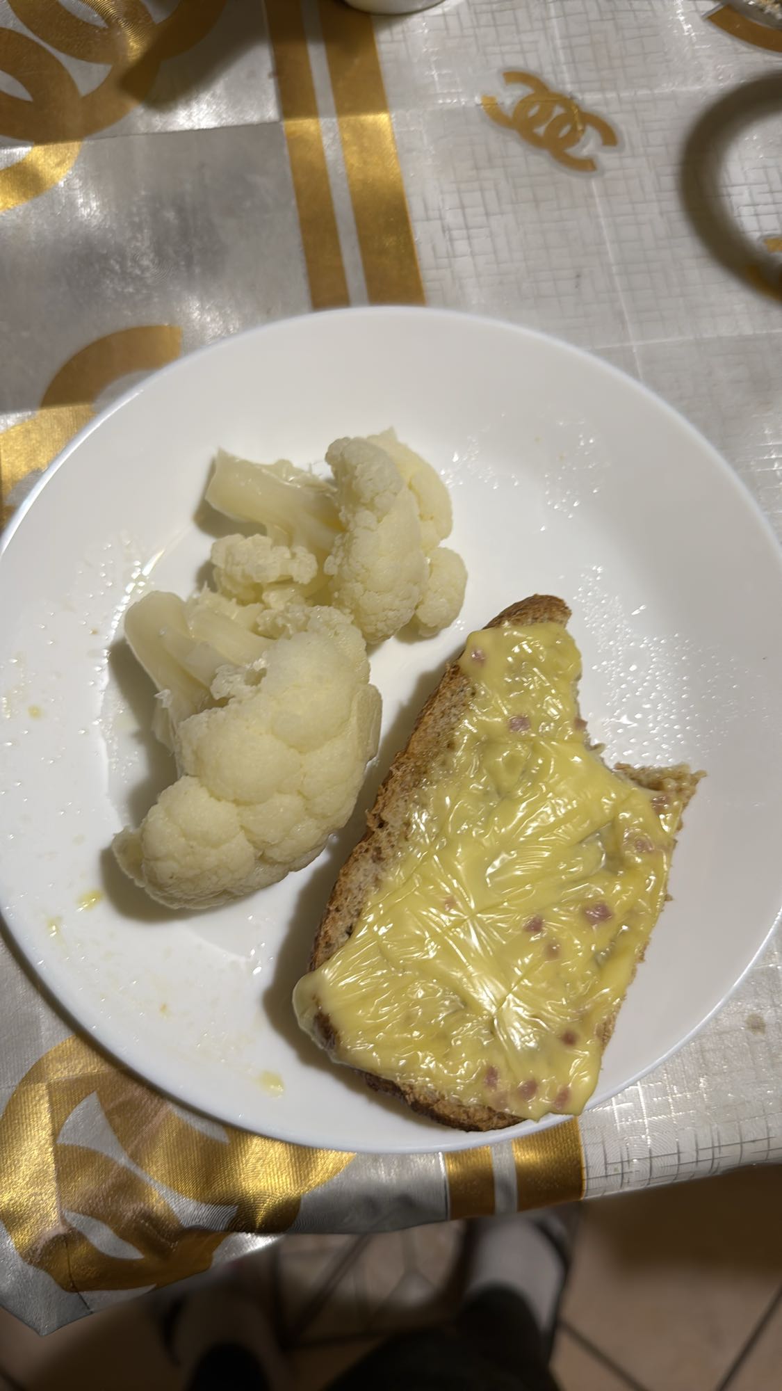 Бутерброд с сыром и цветная капуста