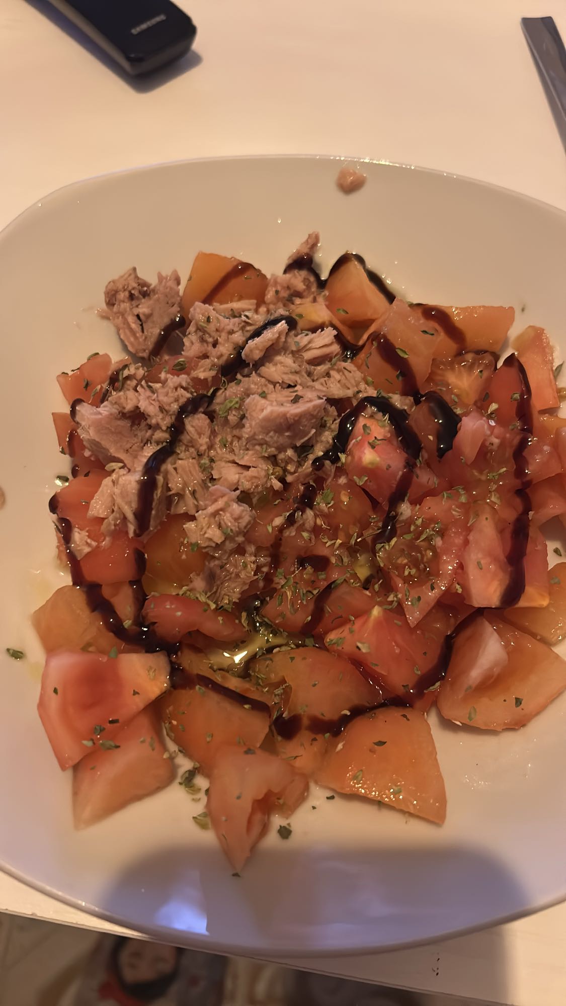 Ensalada de atún y tomate