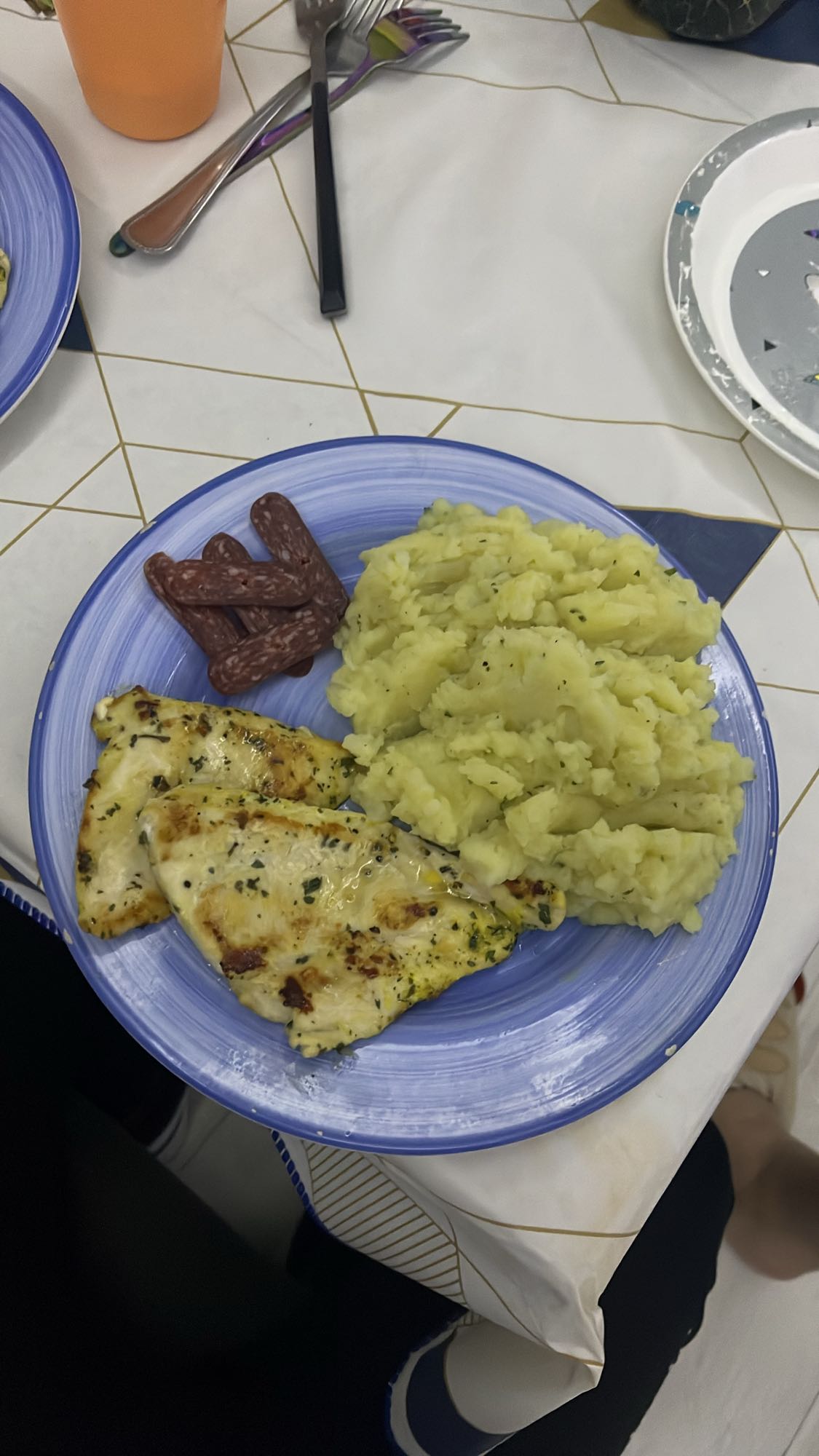 Pollo con puré de papas