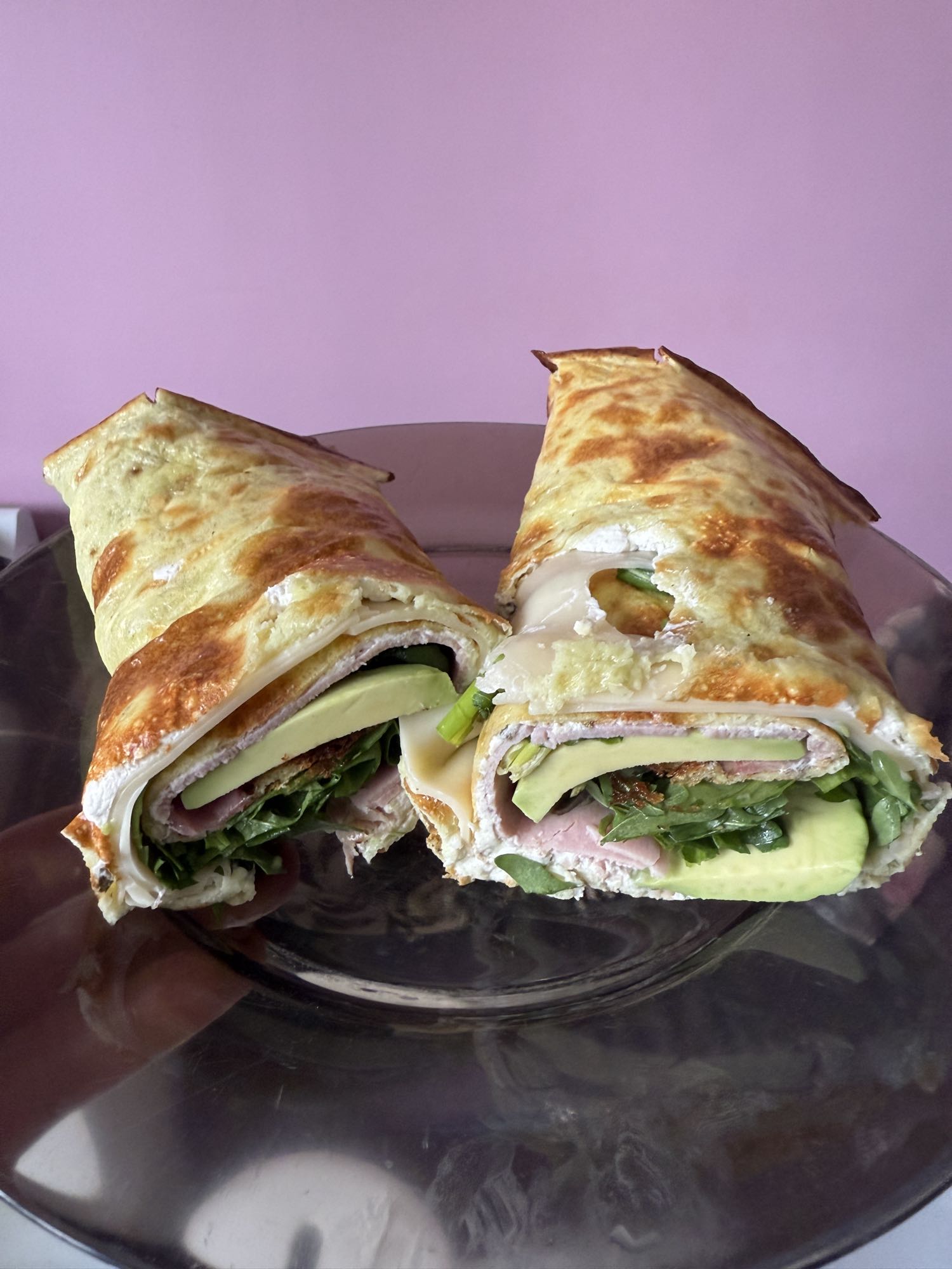 Omletowy wrap z awokado