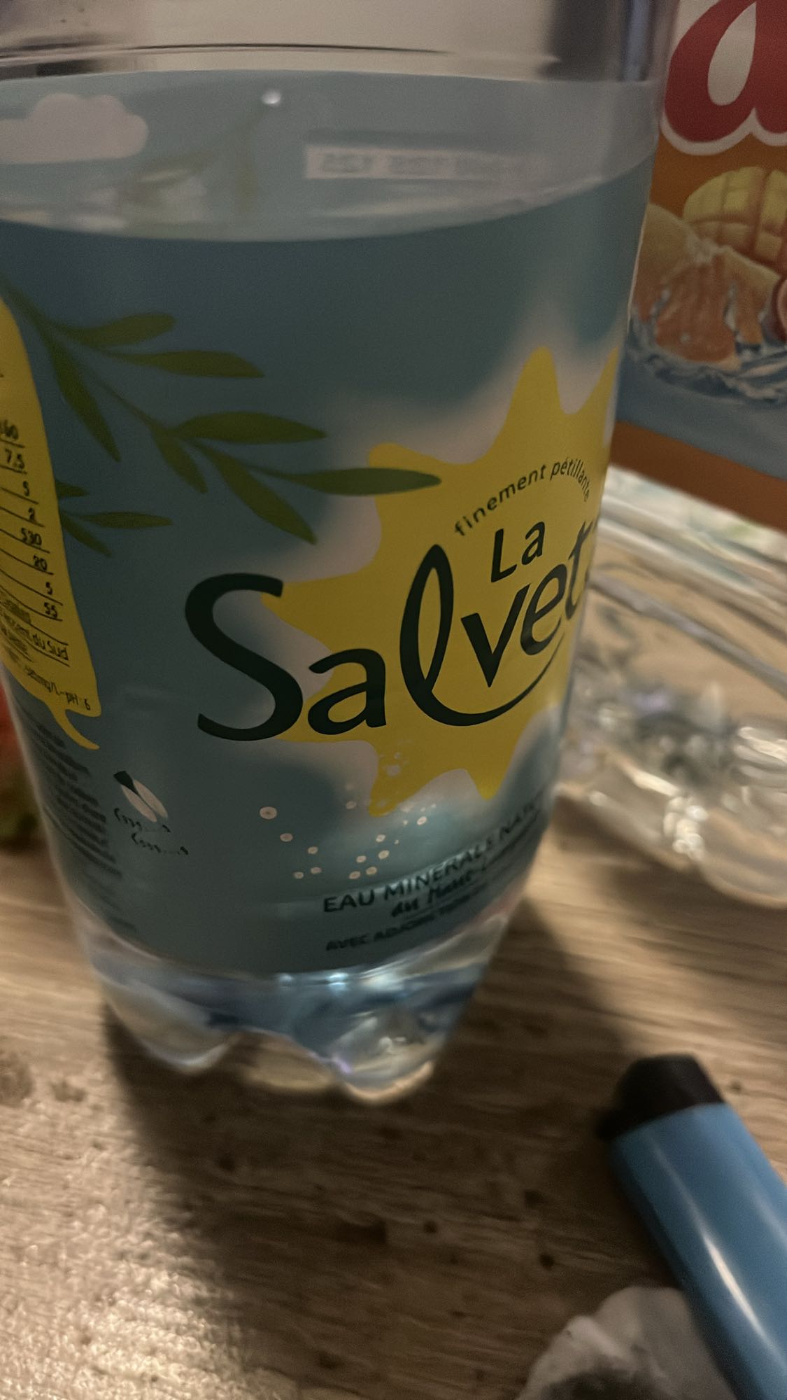 Eau minérale gazeuse