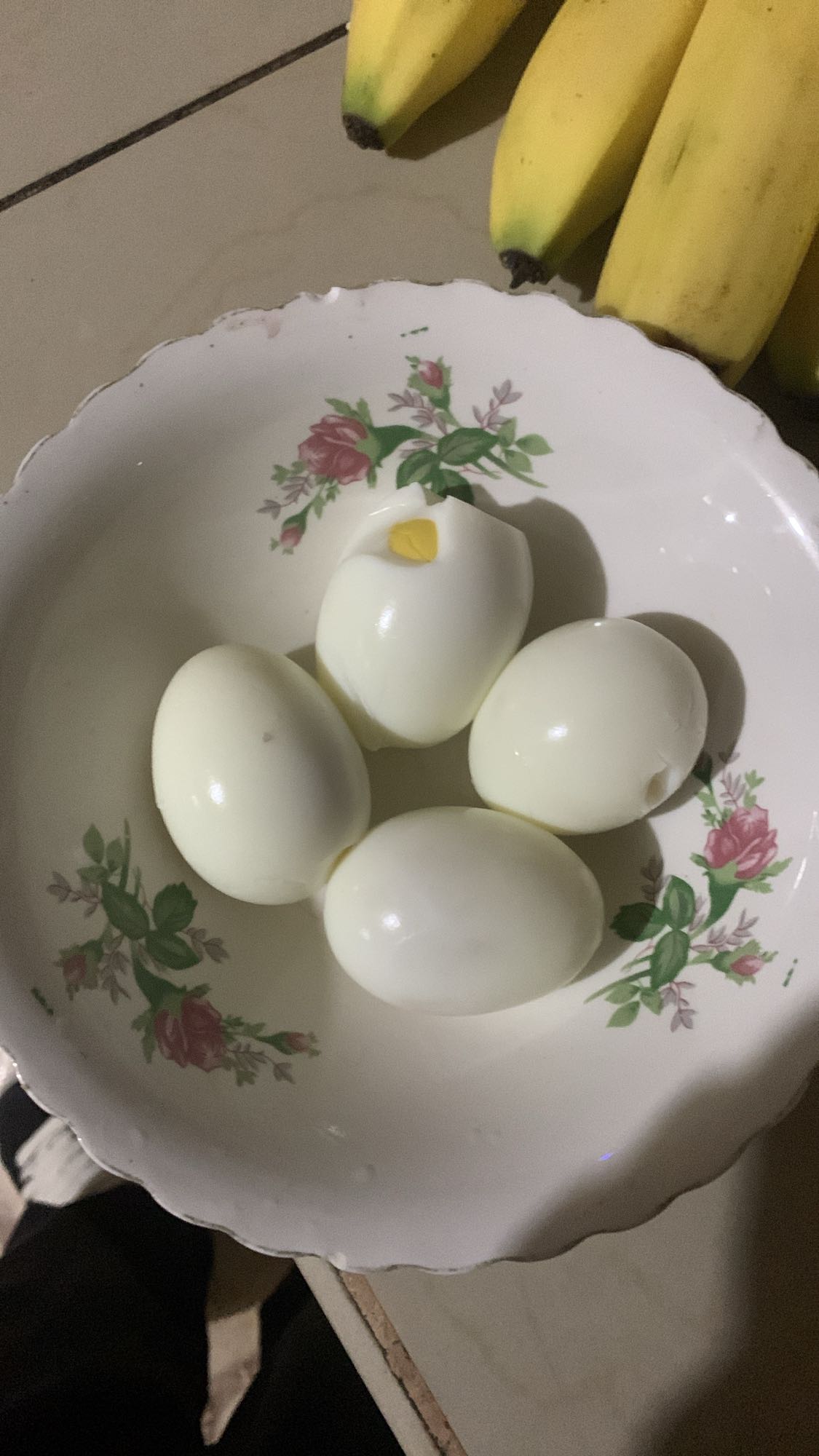 Huevos cocidos con plátano