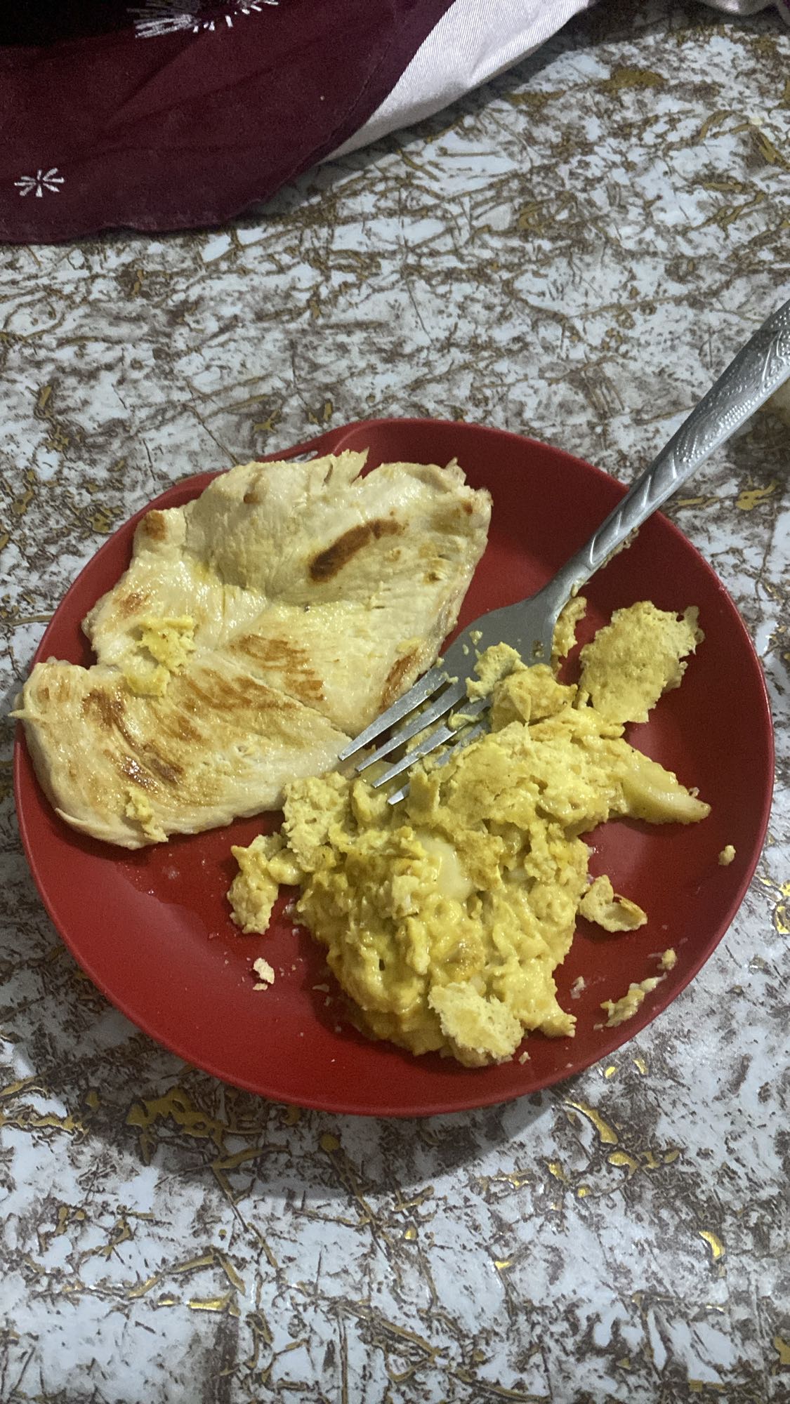 Poulet grillé et œufs