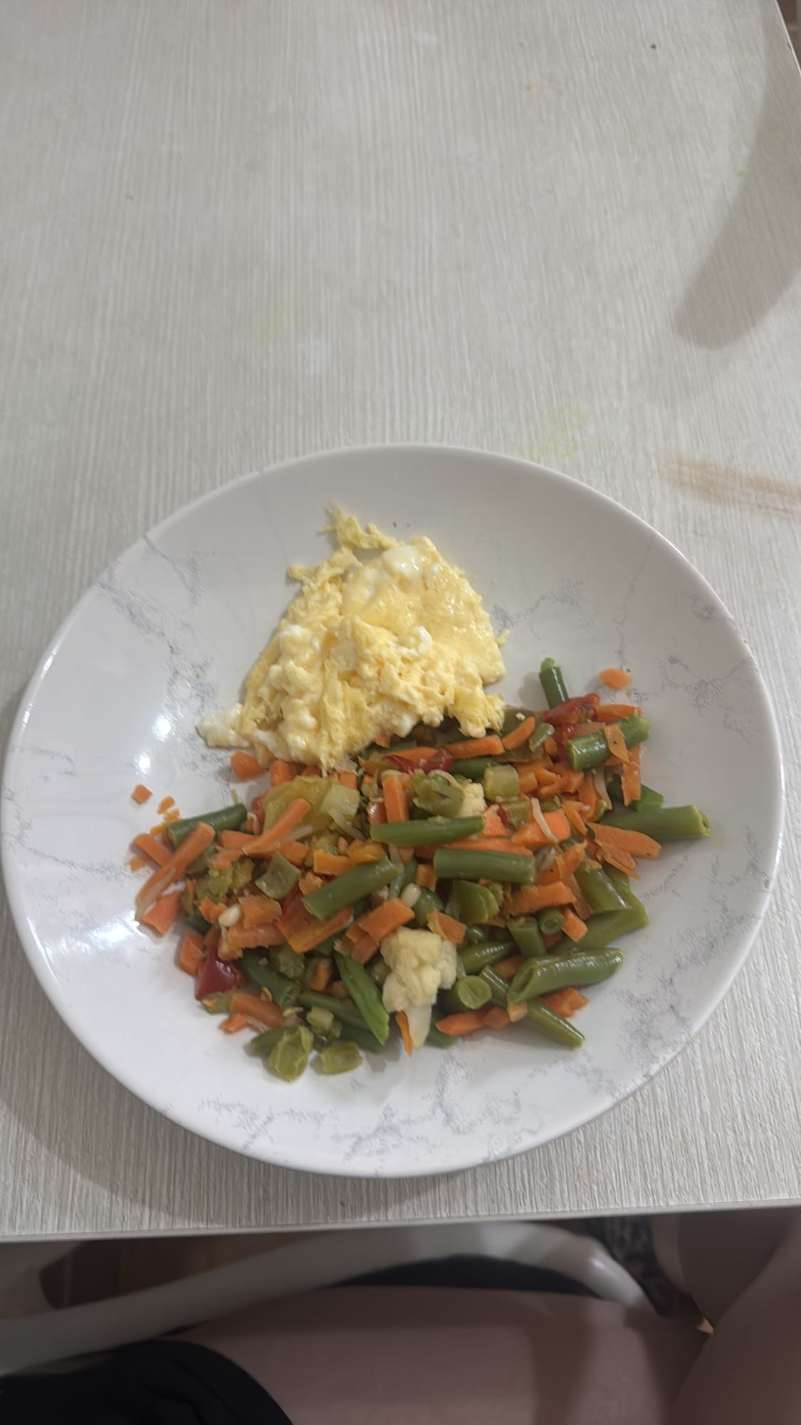 Овощи с яичницей