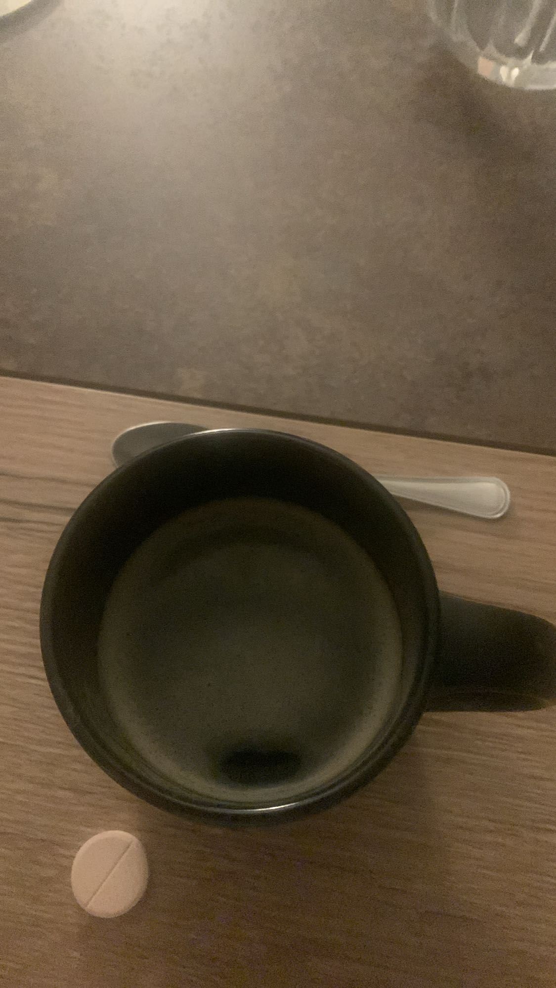 Café noir et comprimé