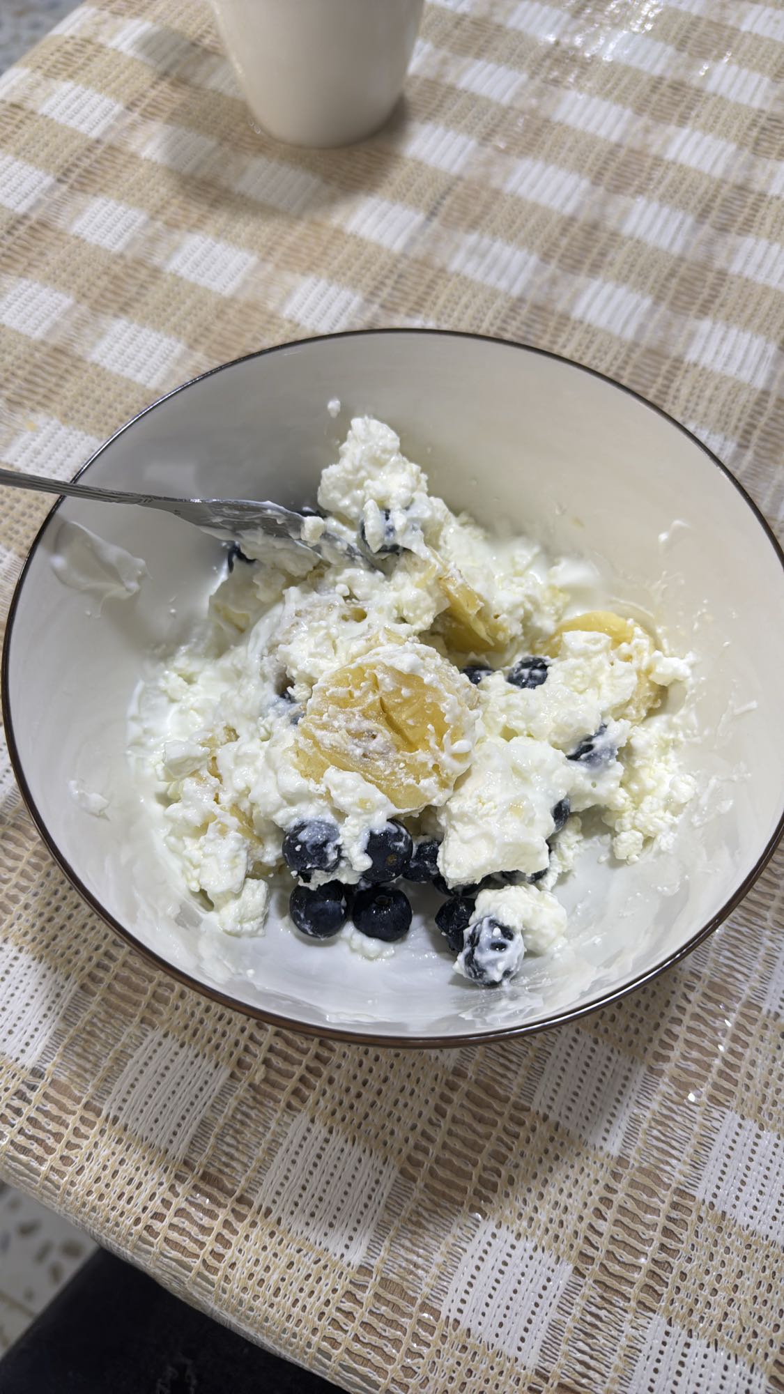 Творог с фруктами