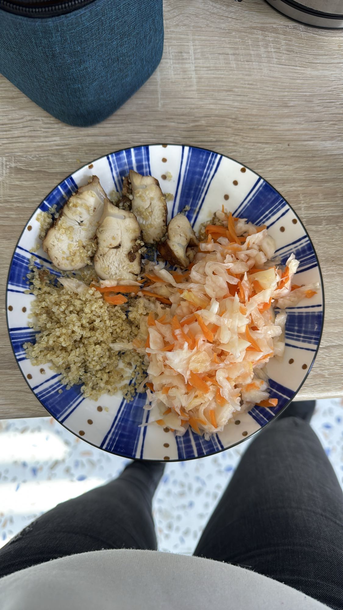 Курица с киноа и капустой