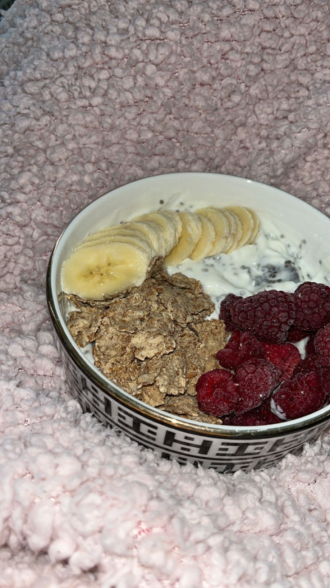 Bol de yaourt et fruits