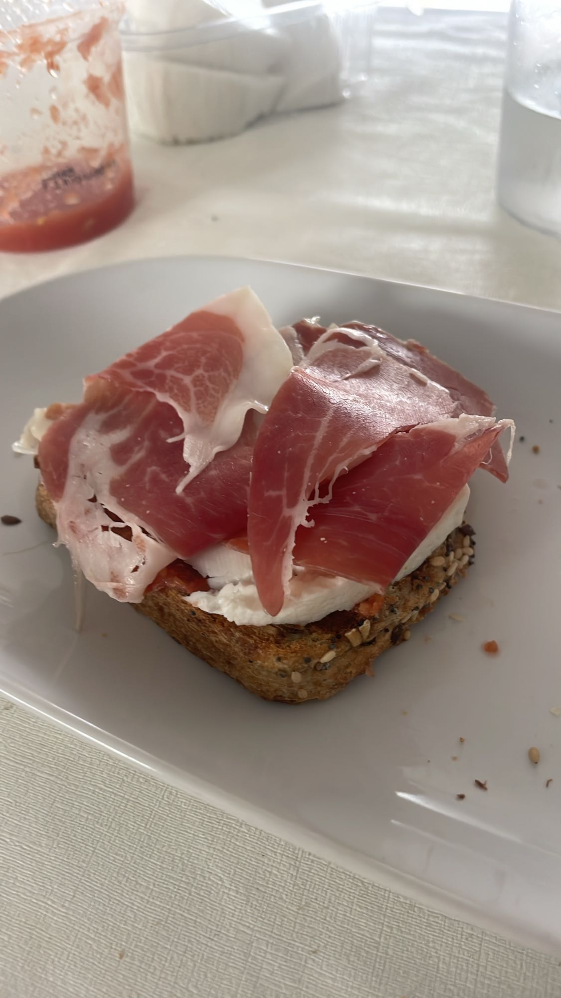 Tostada con jamón y queso