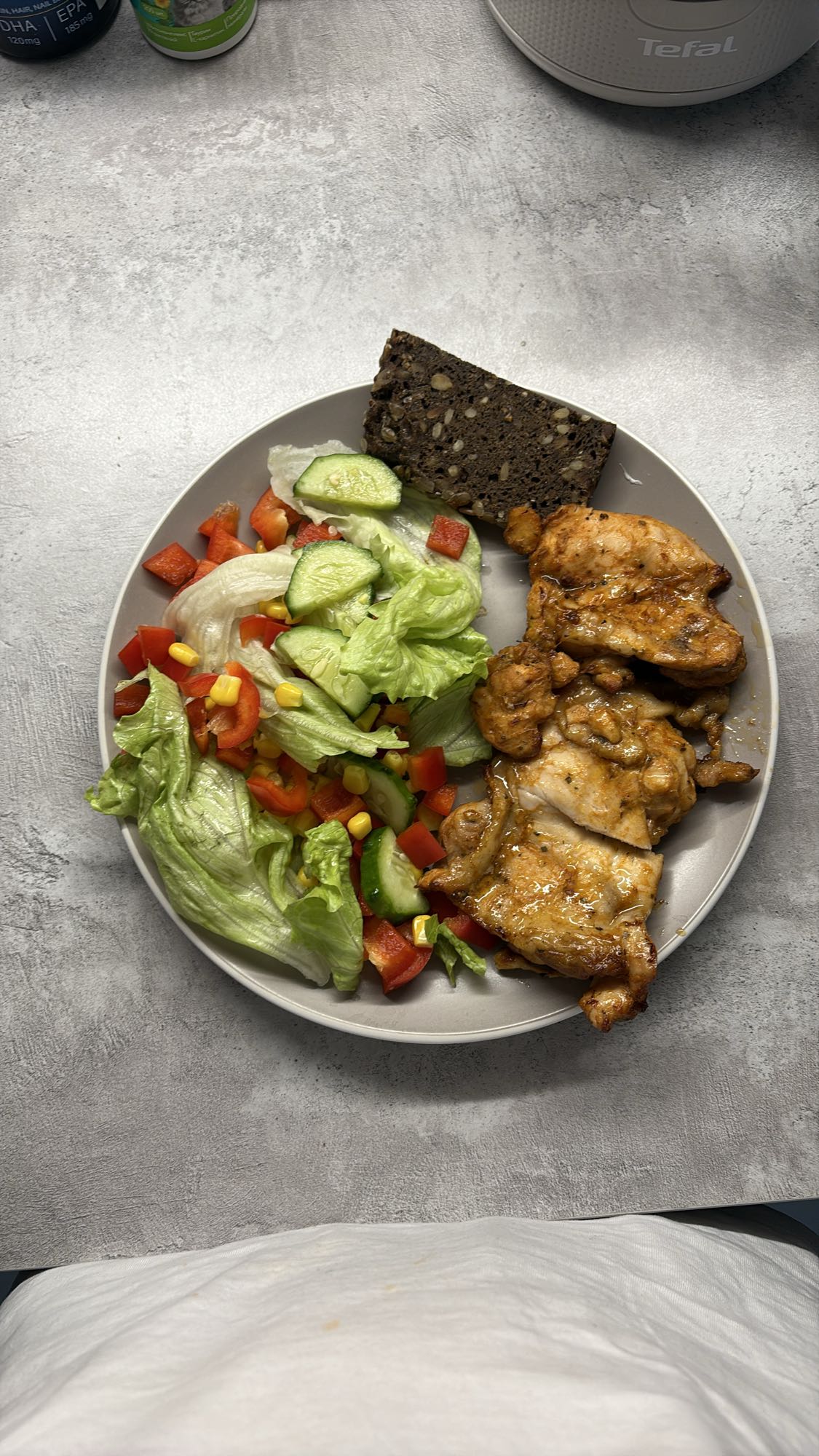 Курица с салатом