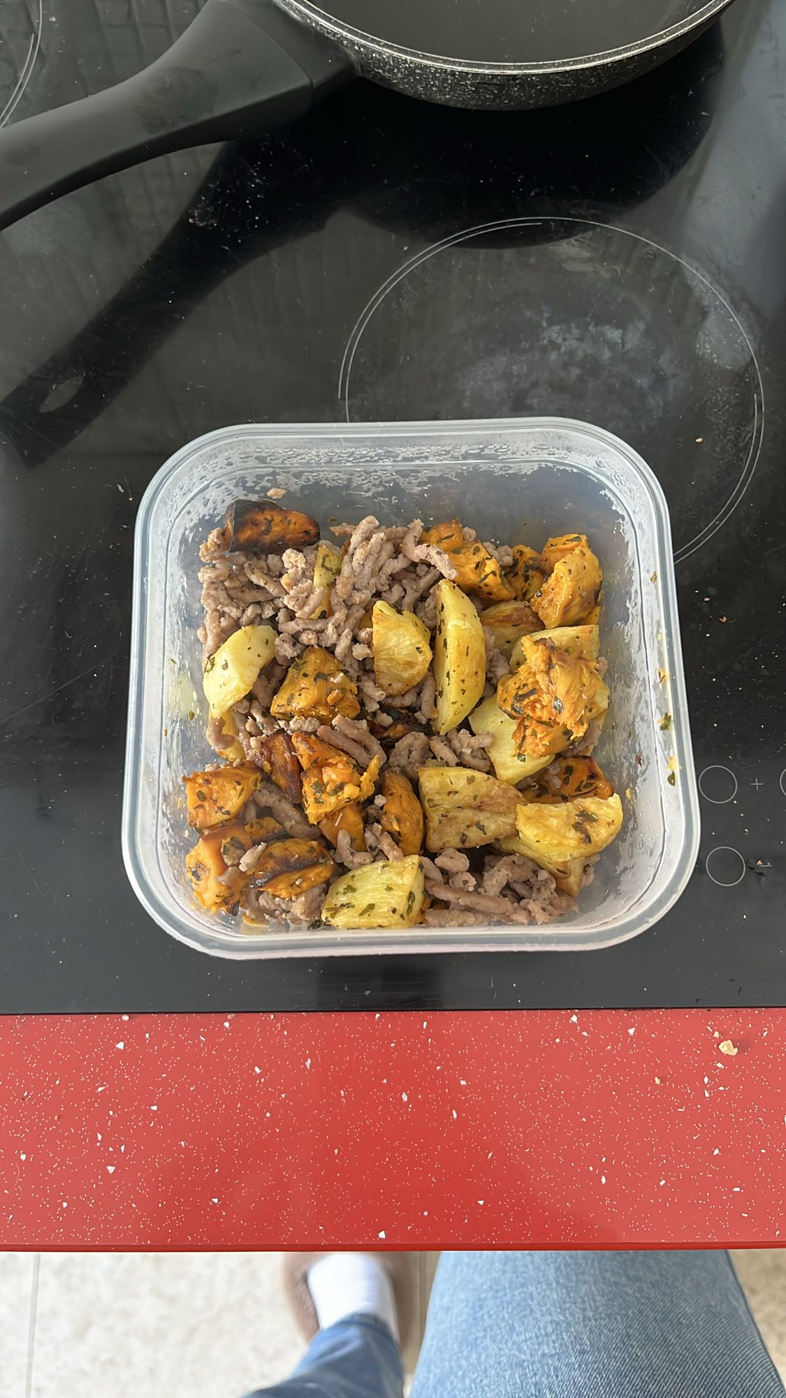 Carne con papas asadas