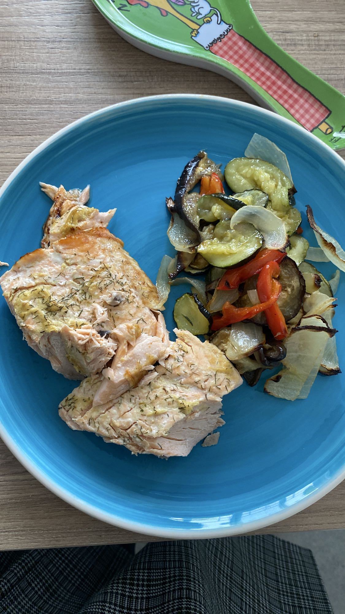 Salmón con verduras