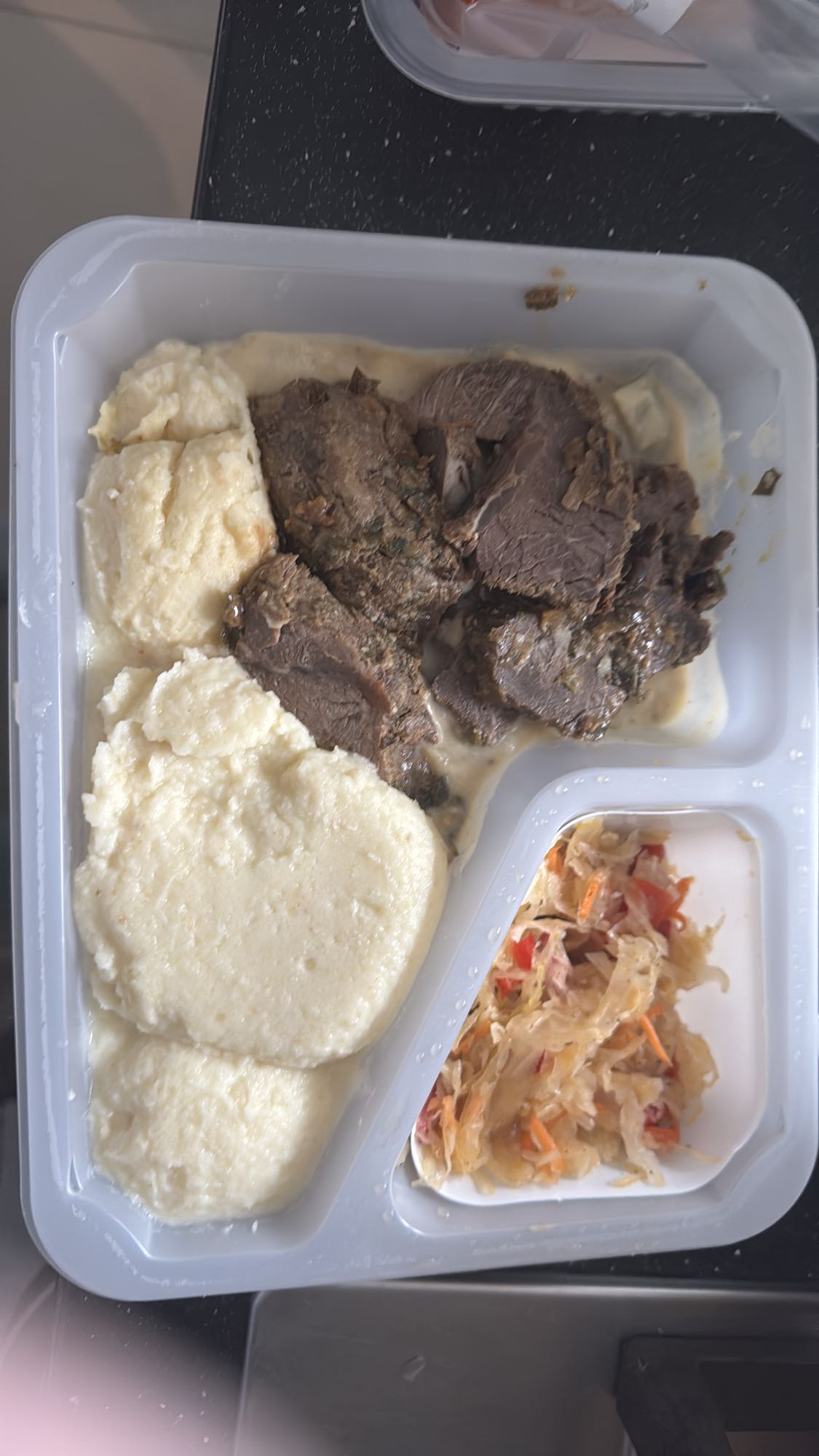 Gulasz wołowy z kaszą