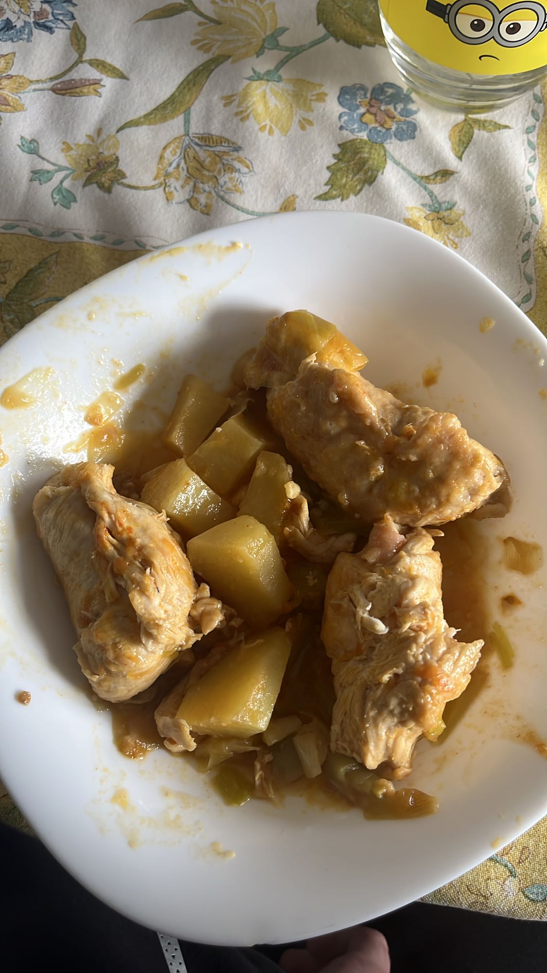 Pollo guisado con patatas