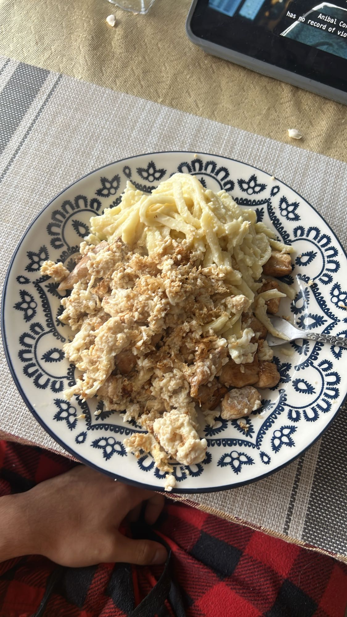 Pasta con pollo y queso