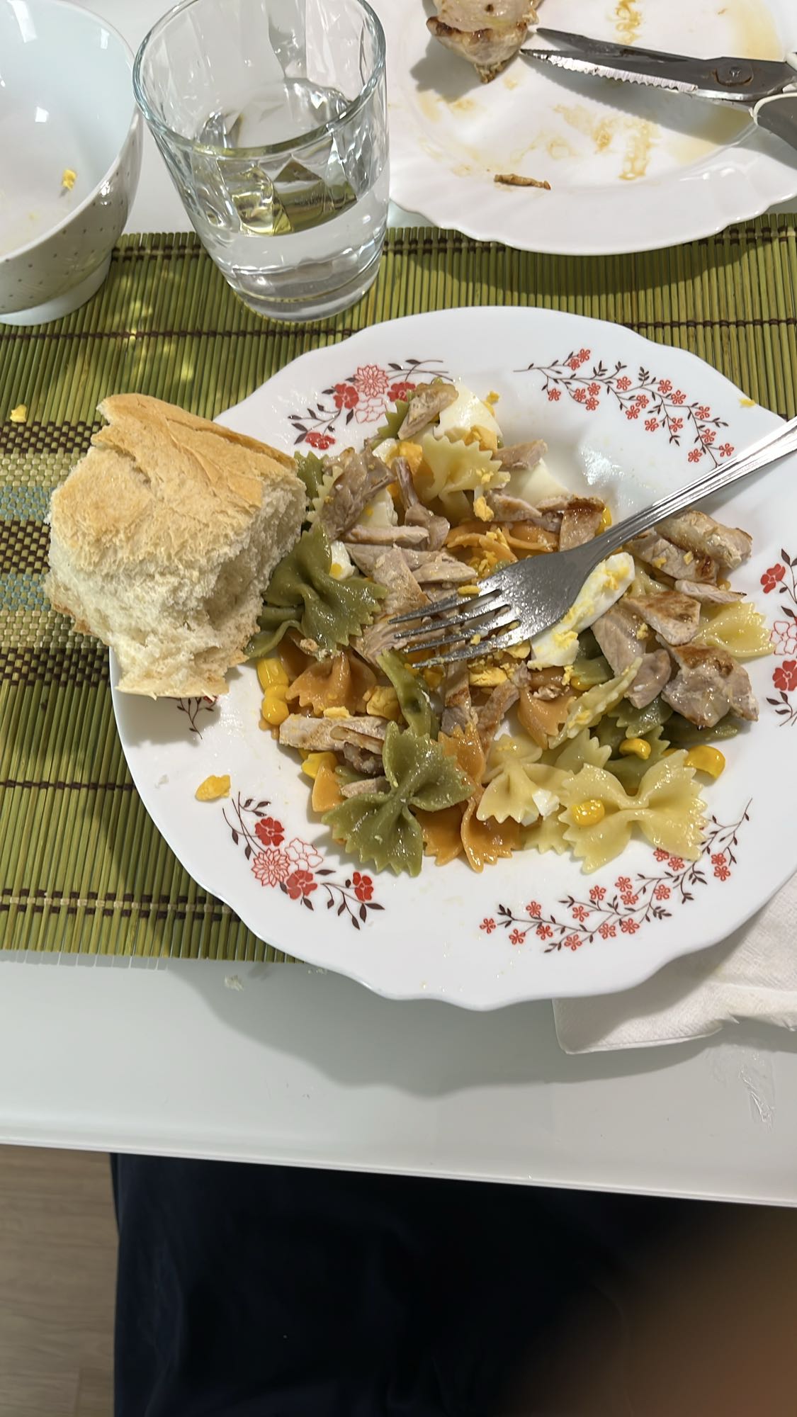 Ensalada de pasta con pollo