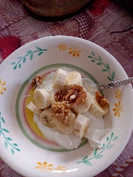 Banana Yogurt with Walnuts