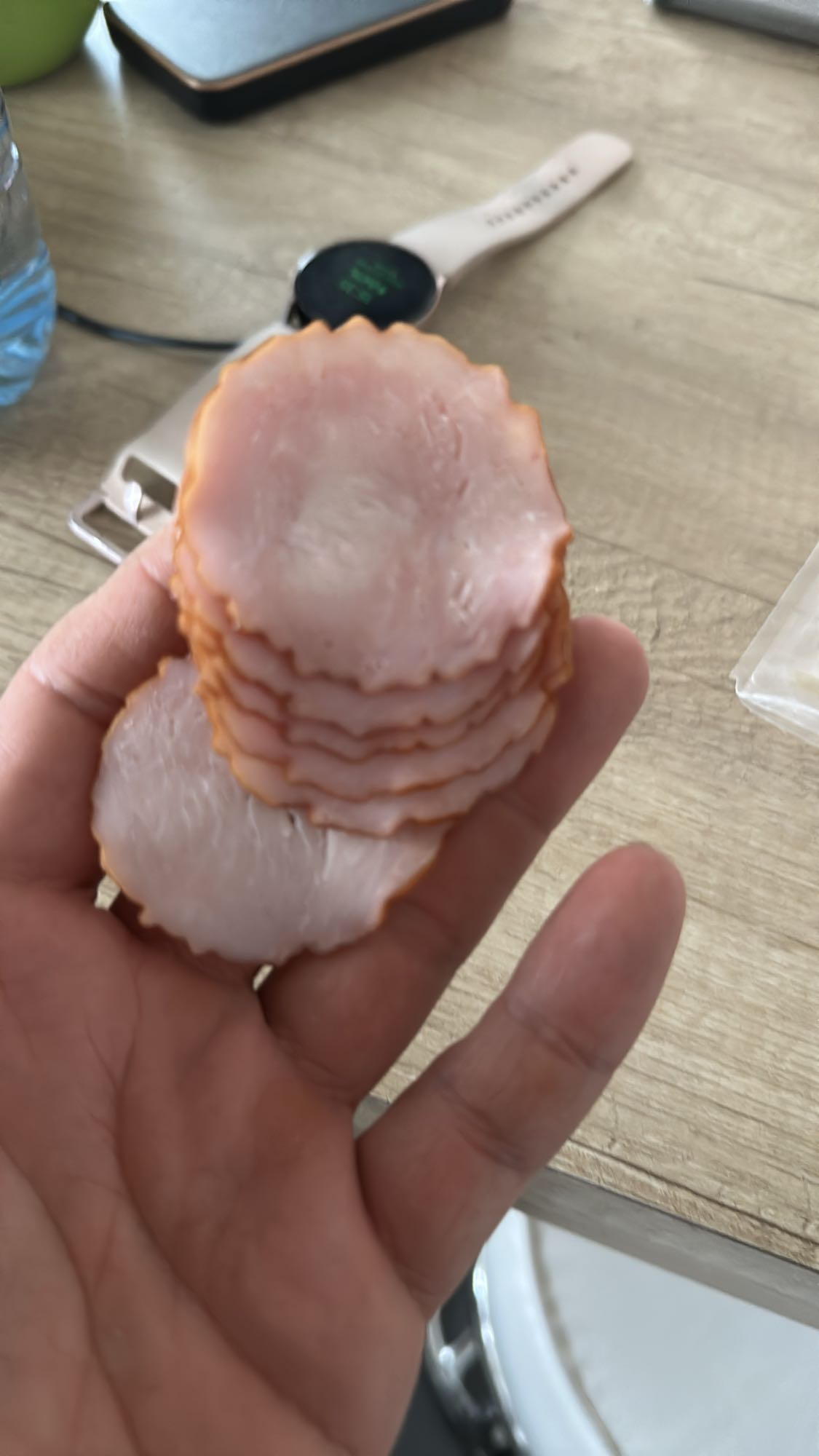 Plastry wędzonego kurczaka