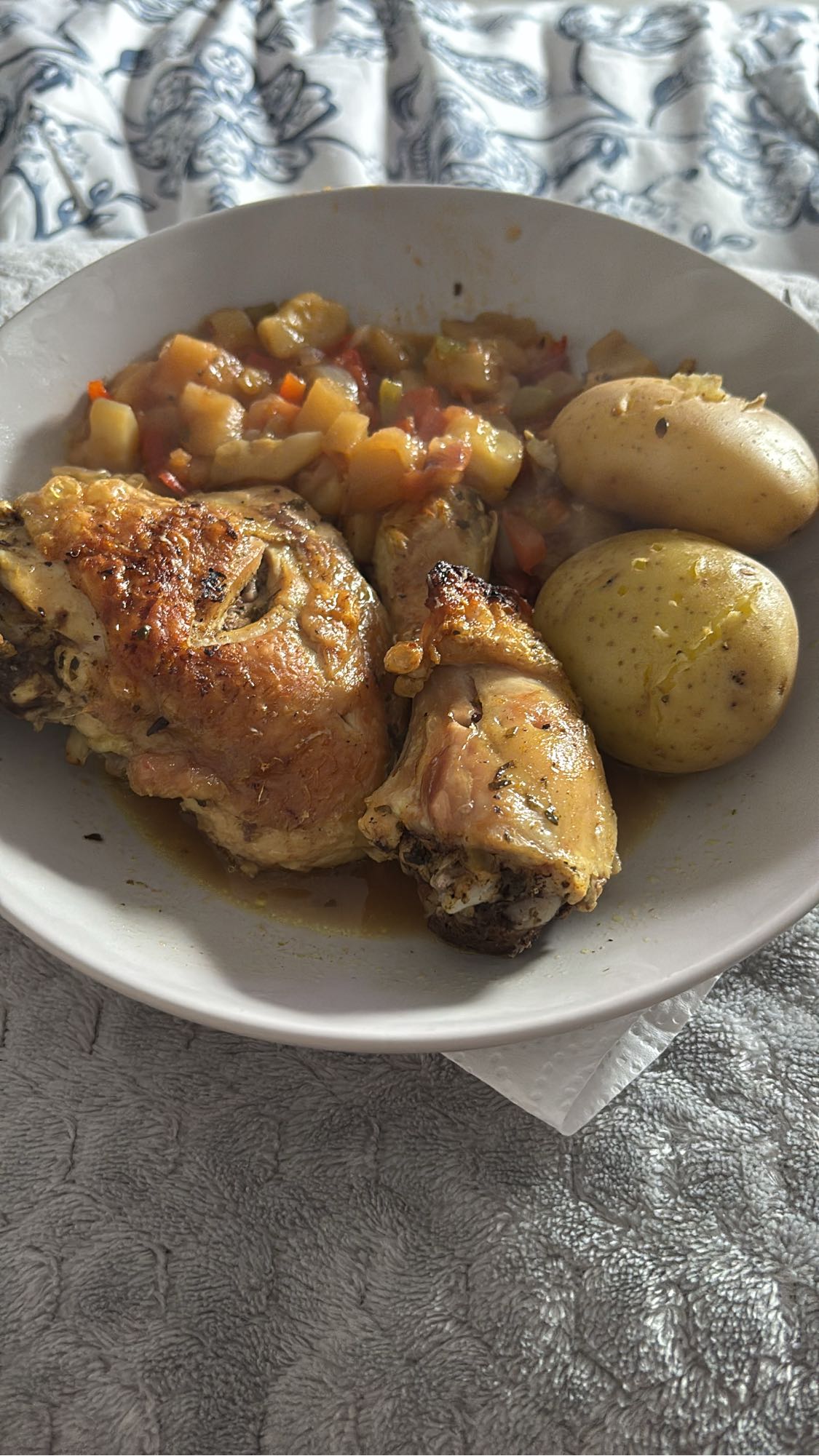 Pollo guisado con papas