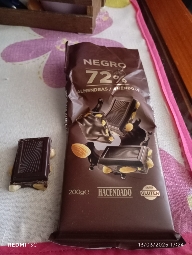 Chocolate negro con almendras