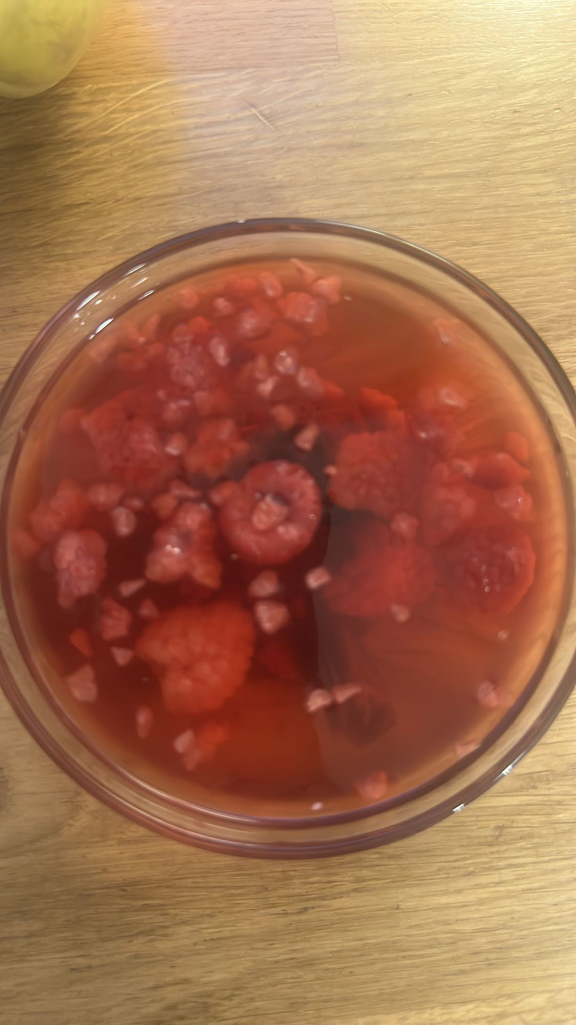 Galaretka z malinami