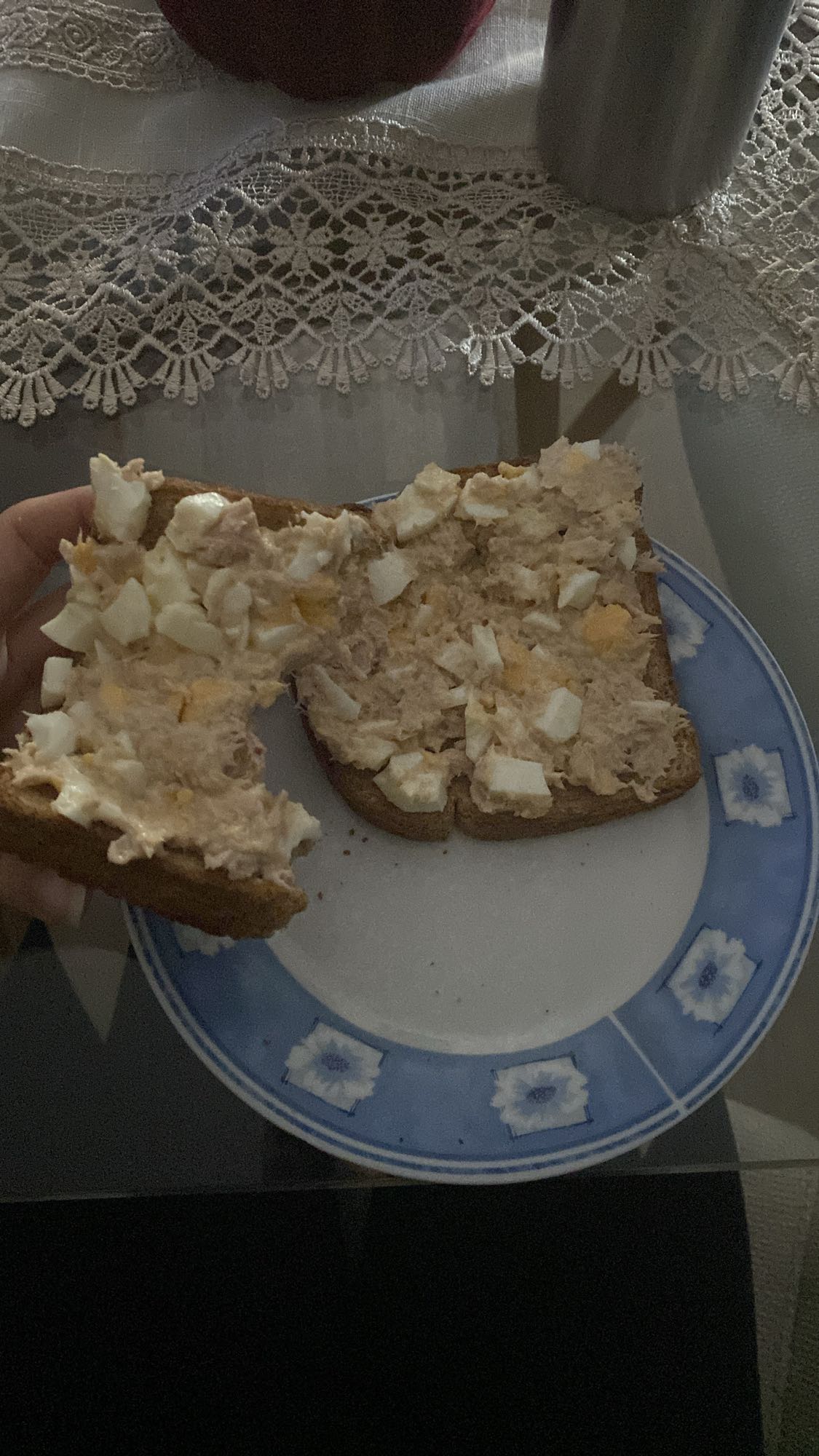 Sándwich de atún y huevo