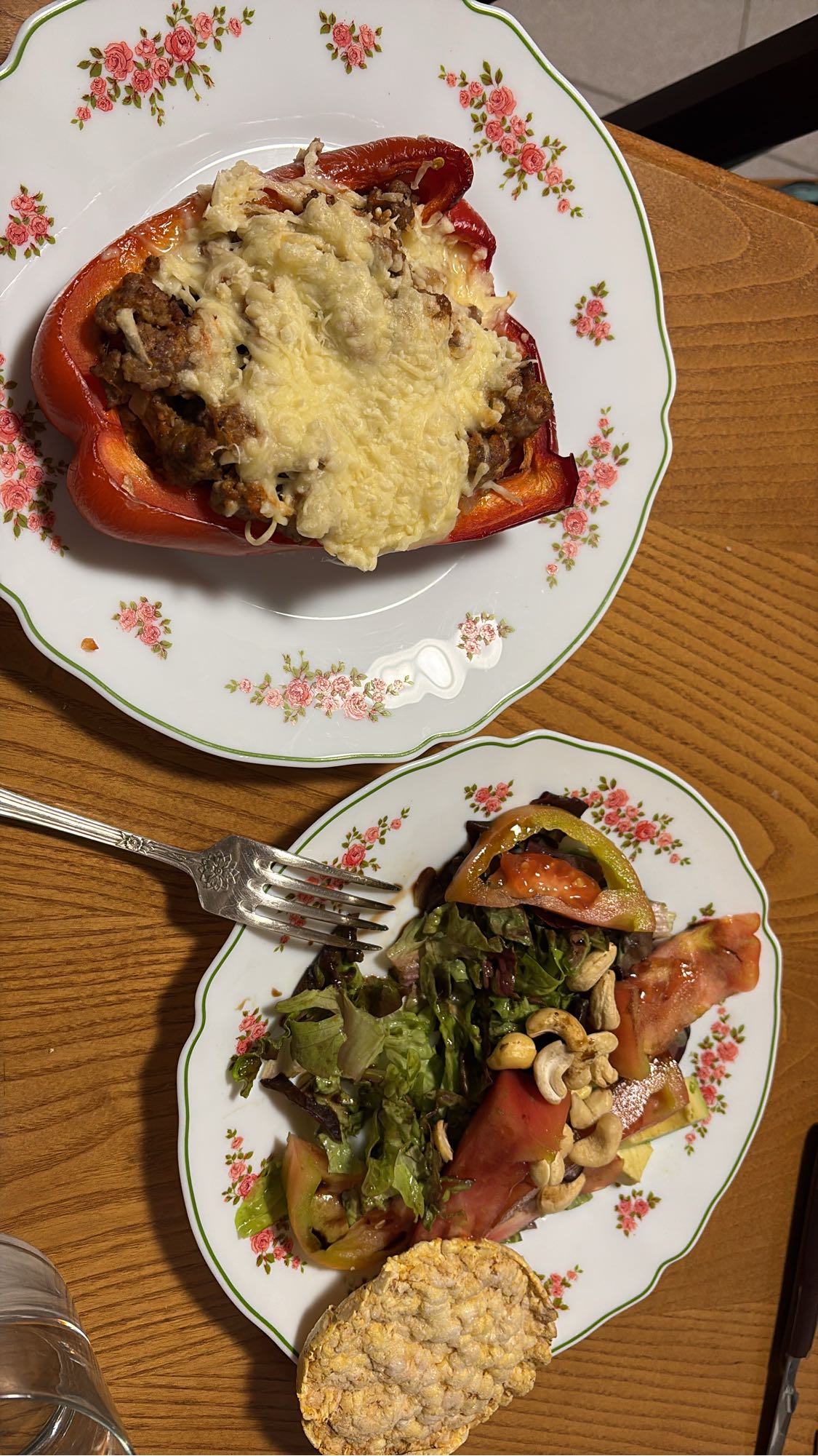 Pimiento relleno con ensalada