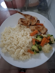 Pollo con arroz y verduras