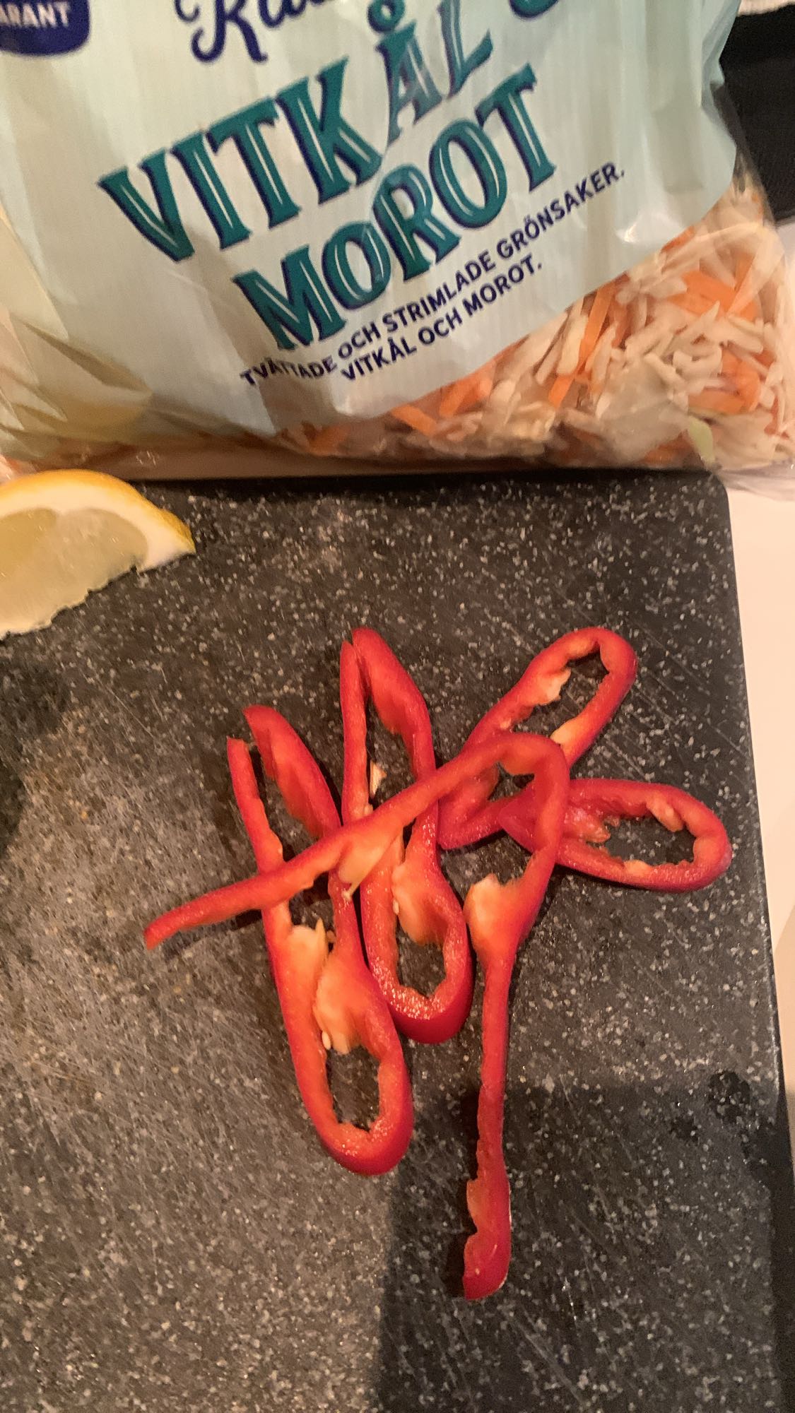 Vitkål och morotssallad