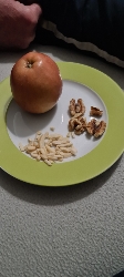 Apfel mit Nüssen