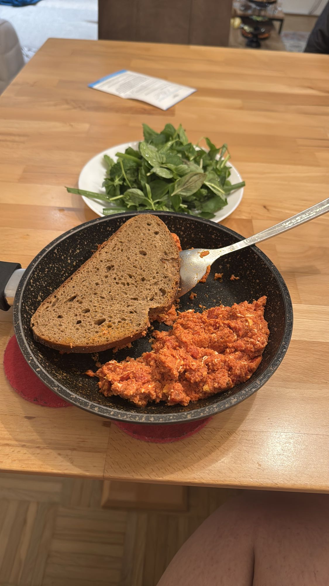 Rührei mit Tomatenmark