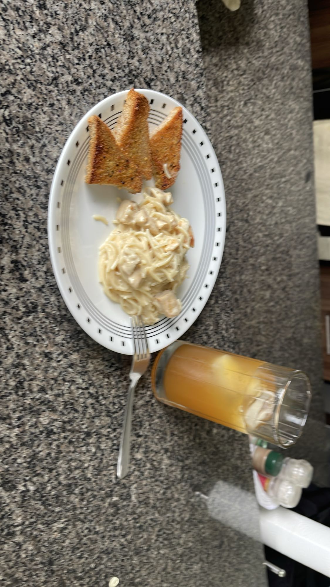 Pasta con pan y jugo